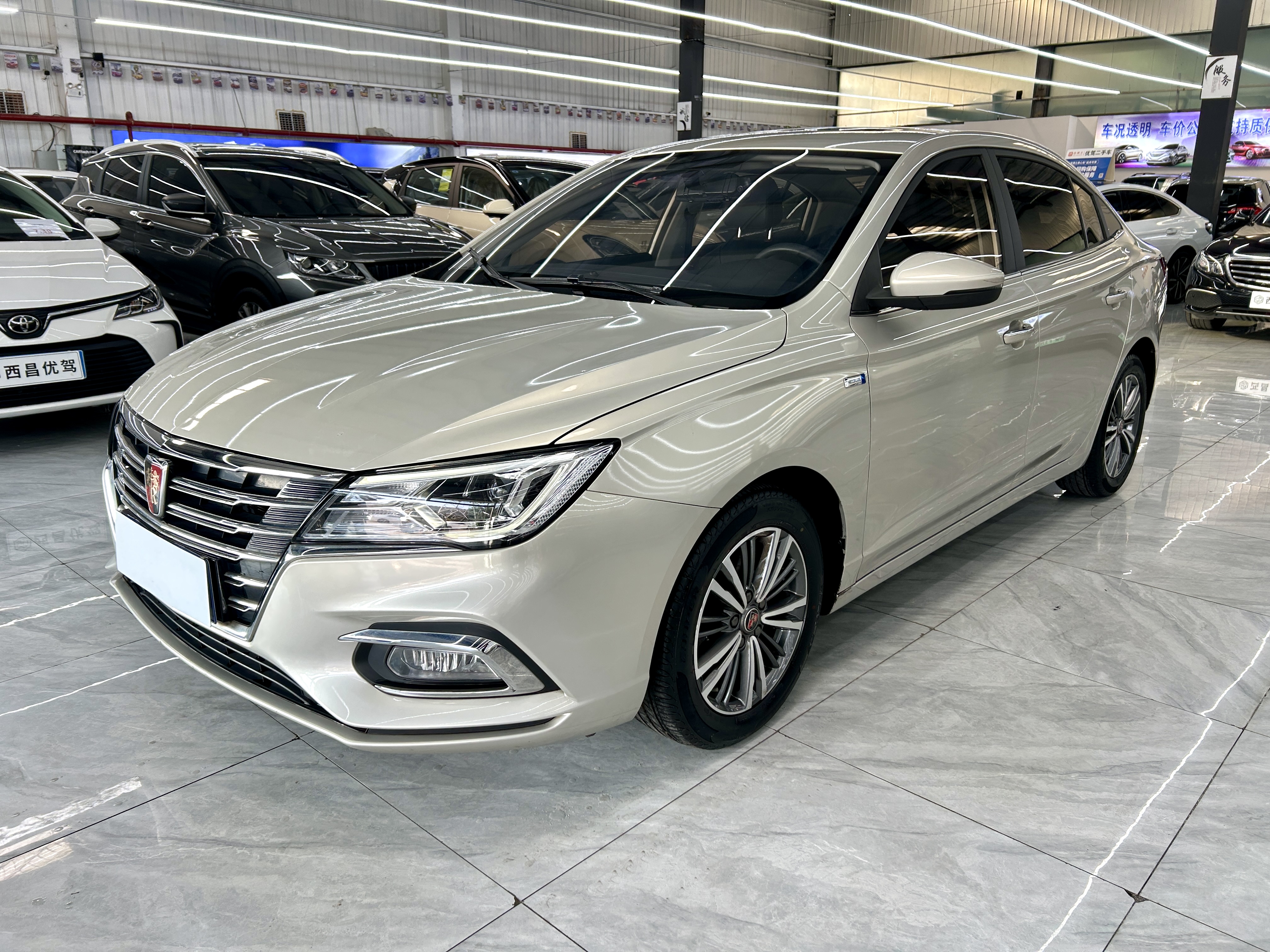 Roewe i5 2019 Roewe i5 2019 car image