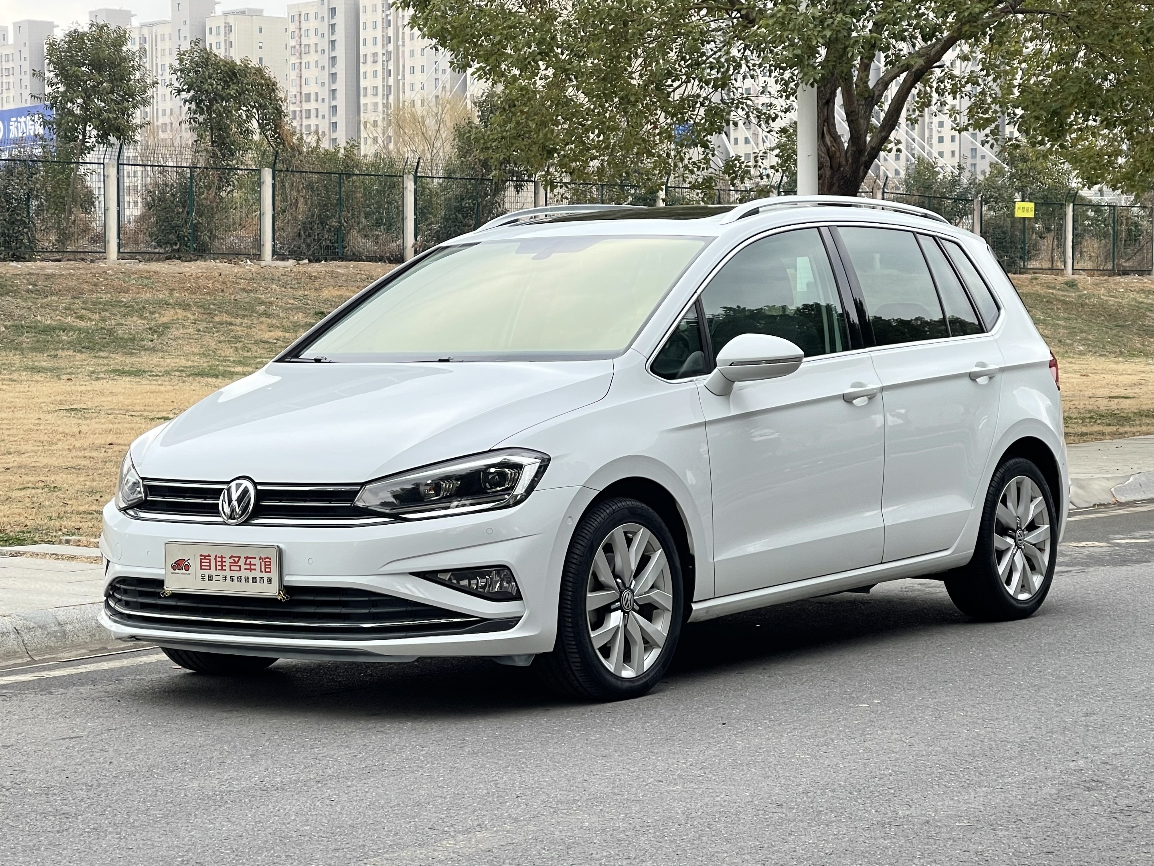Volkswagen 2019 car image 