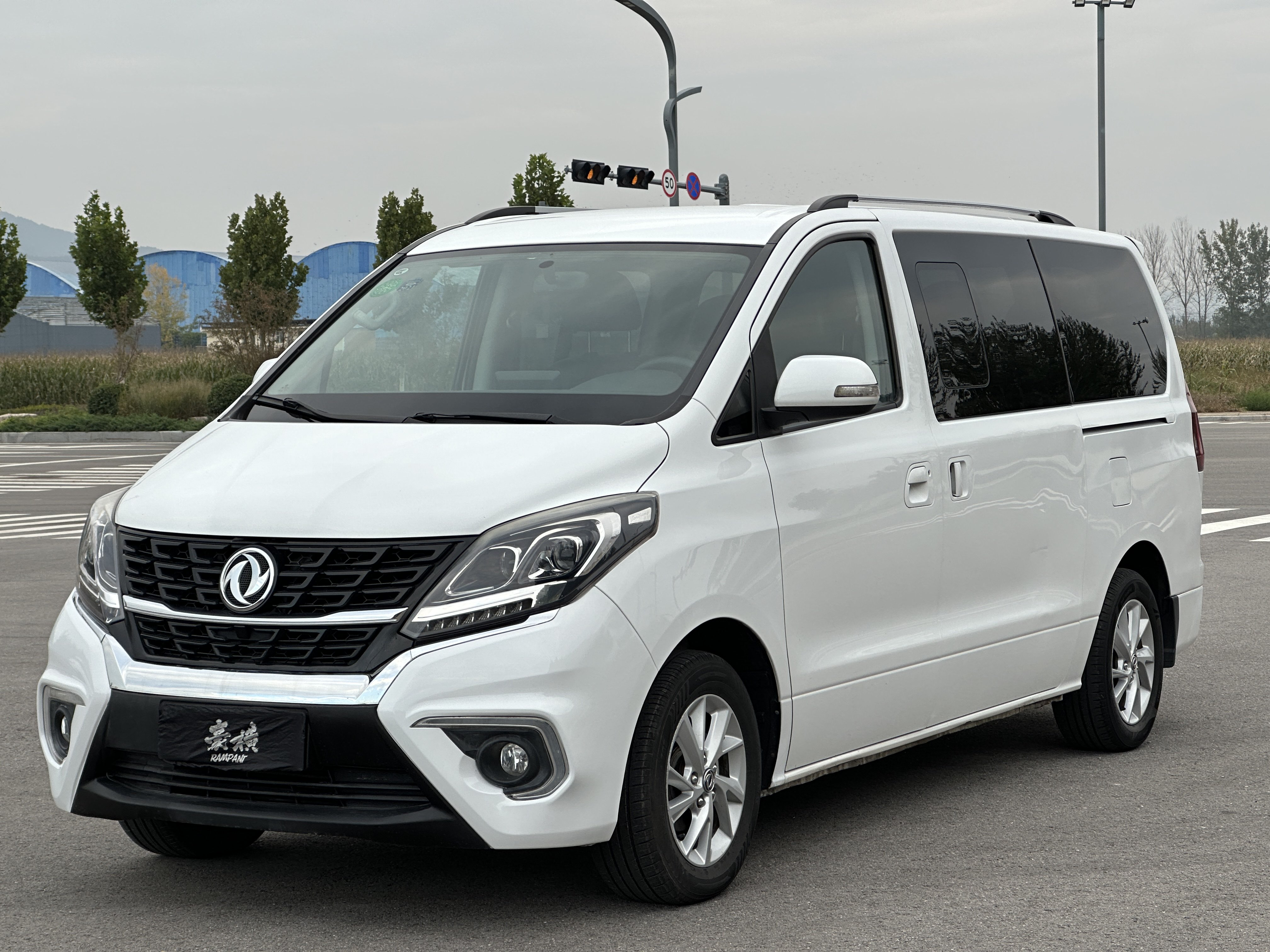 Forthing M6 2019 Forthing M6 2019 immagine di auto