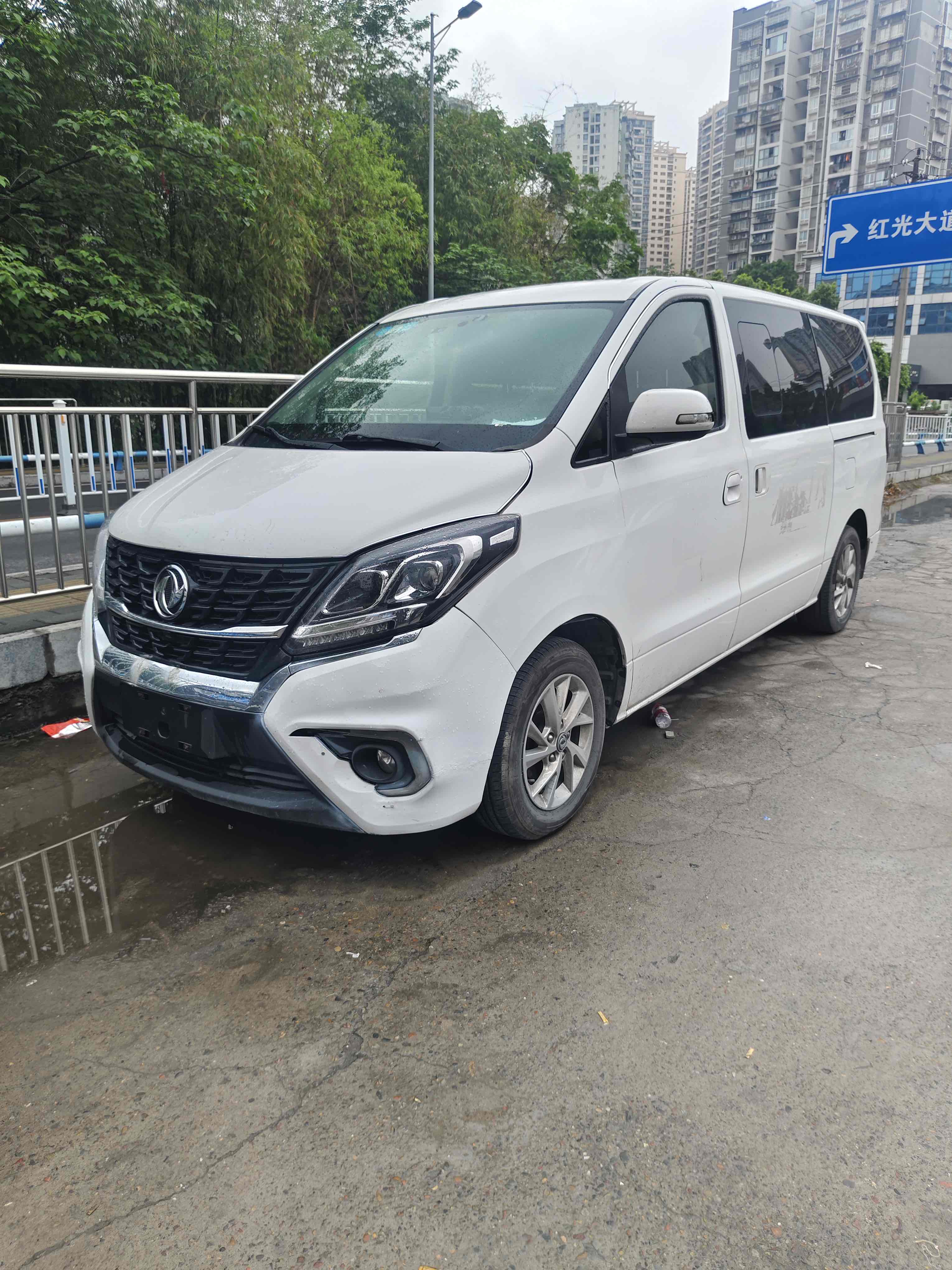 Forthing M6 2019 Forthing M6 2019 immagine di auto