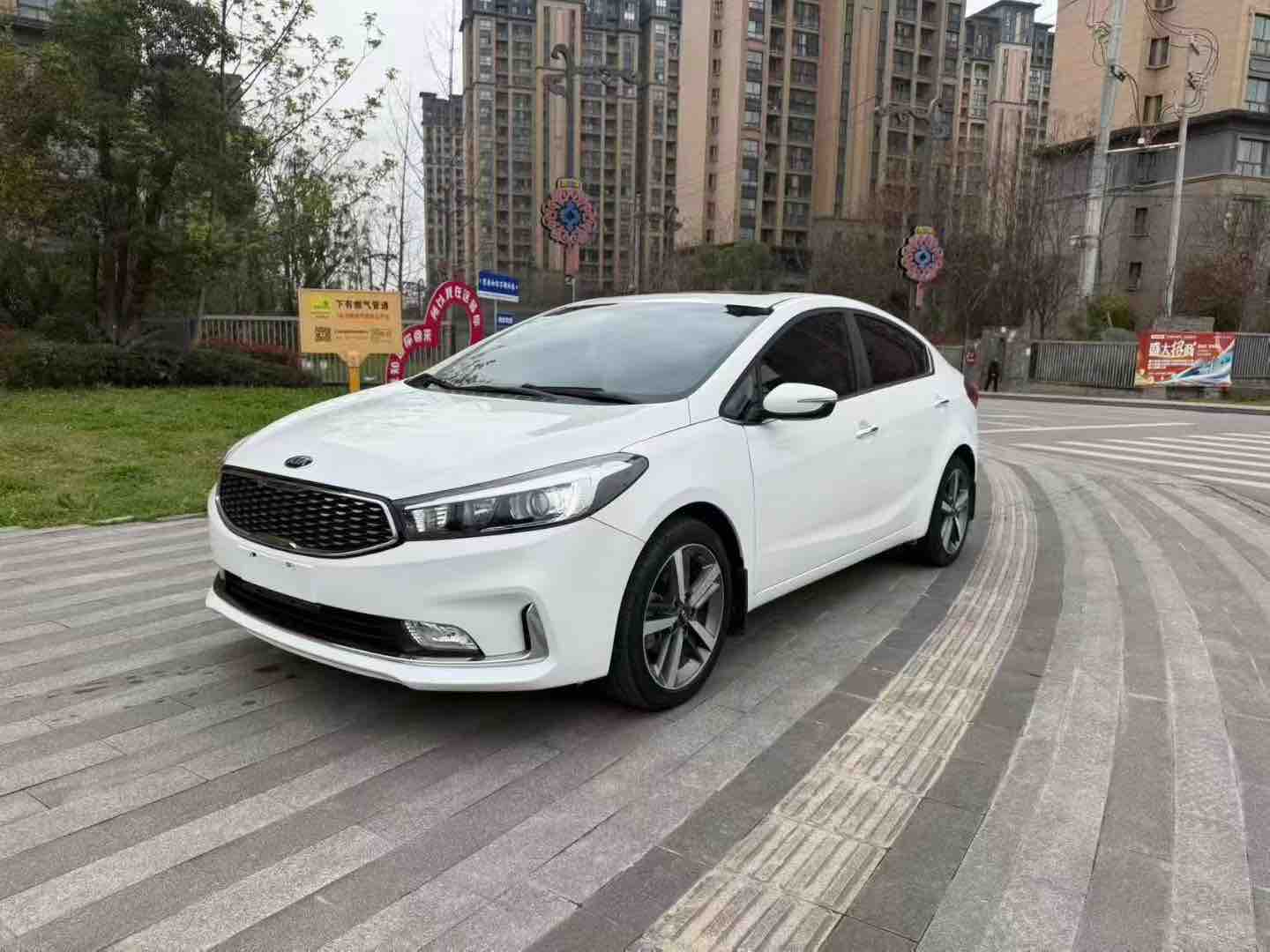 Kia 2019 Kia 2019 car image
