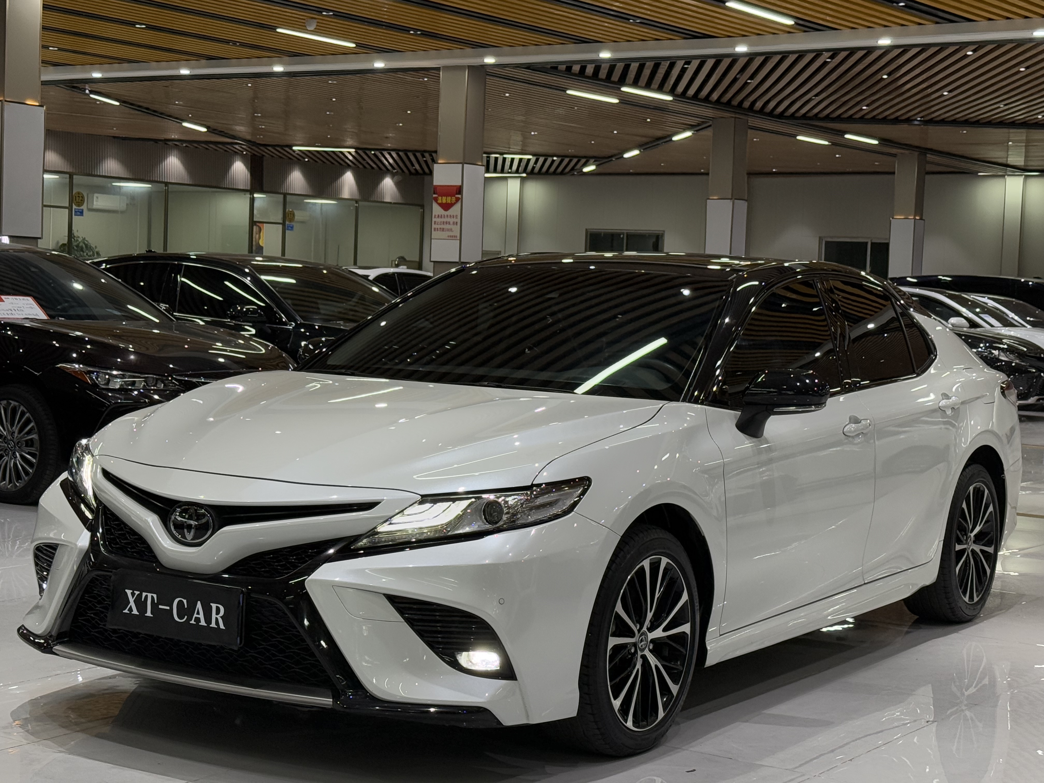 Toyota Camry 2020 immagine di auto 