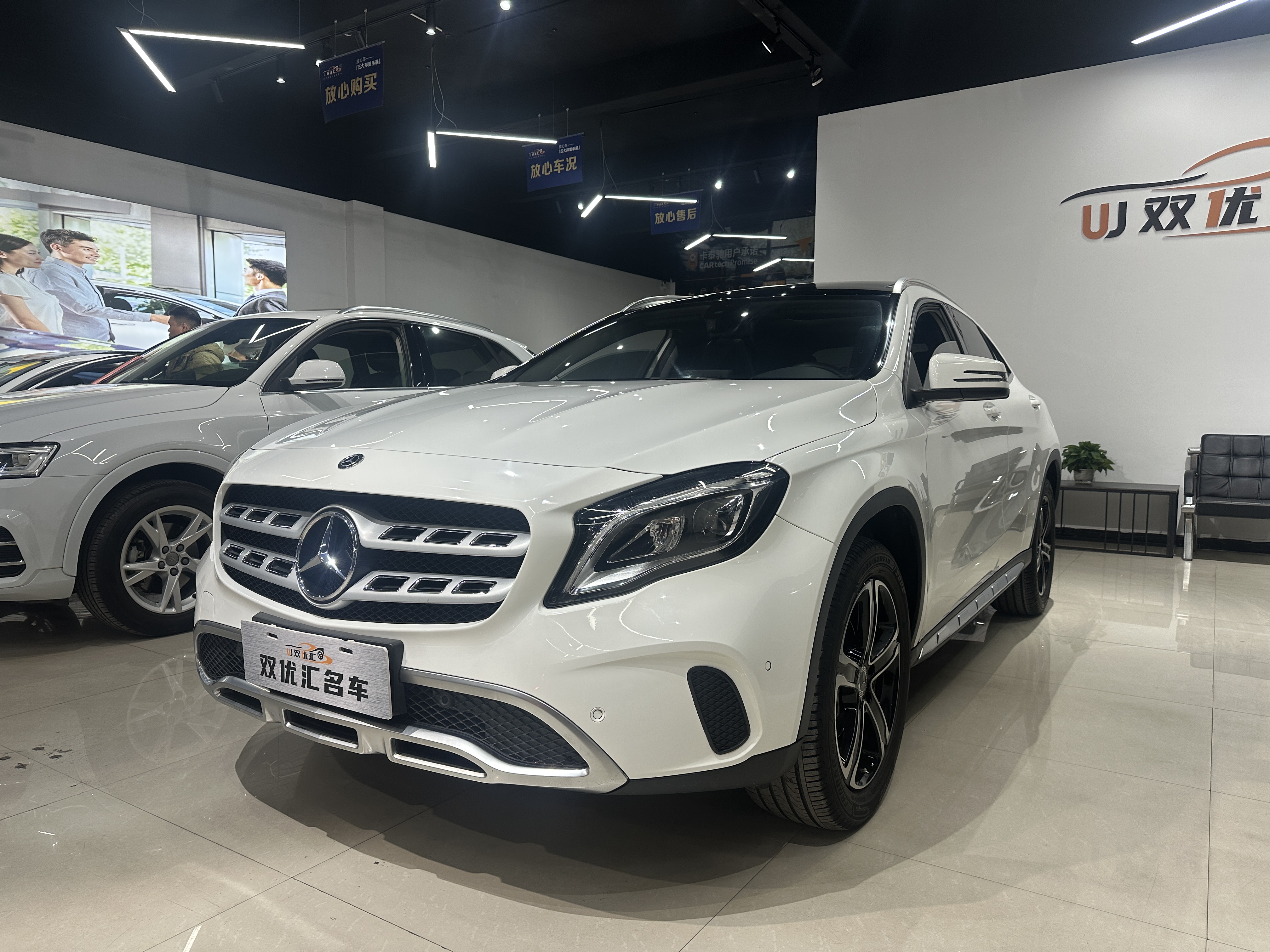Mercedes-Benz GLA Class 2019 汽车图片 