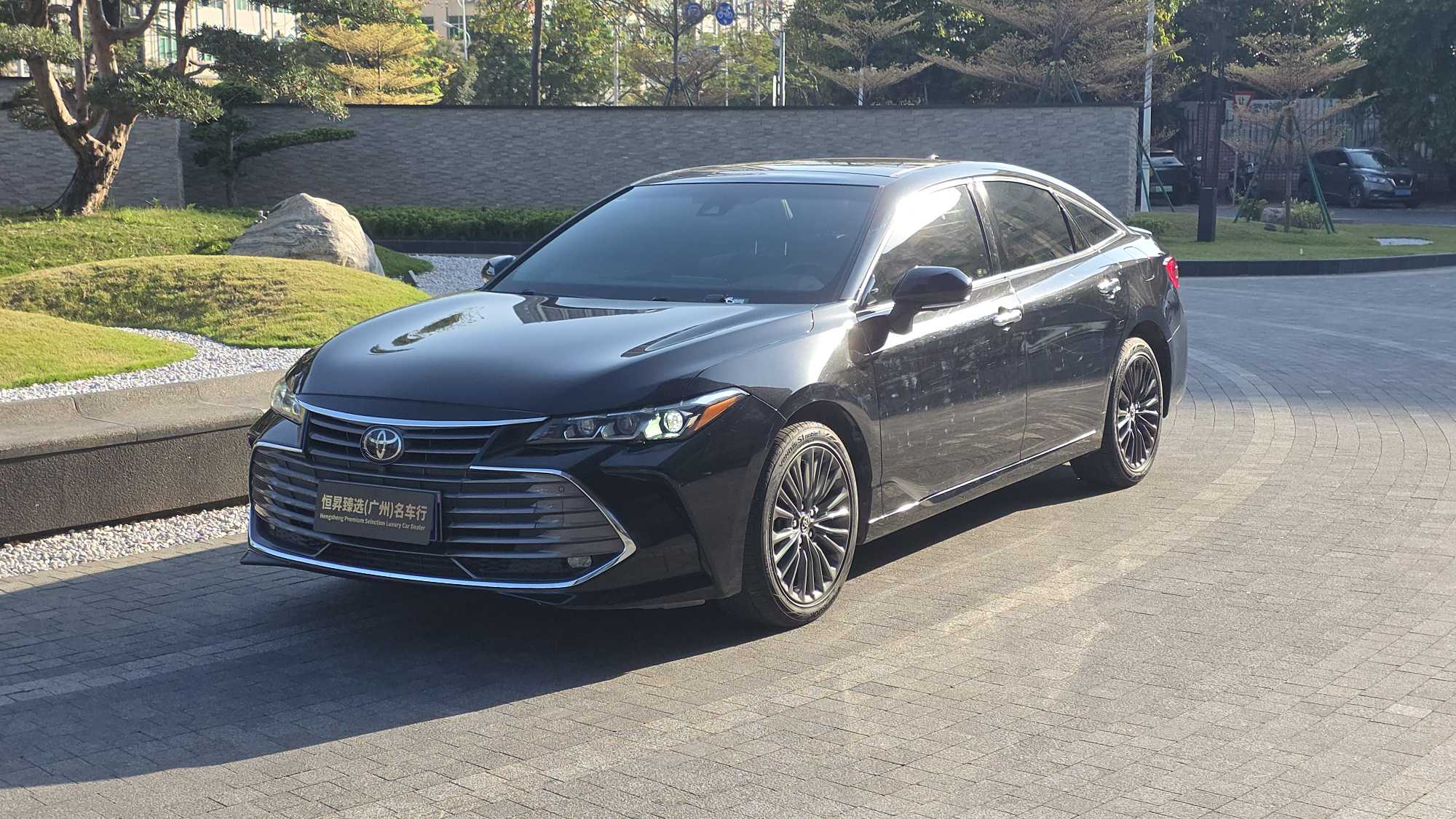 Toyota Avalon 2019 car image 