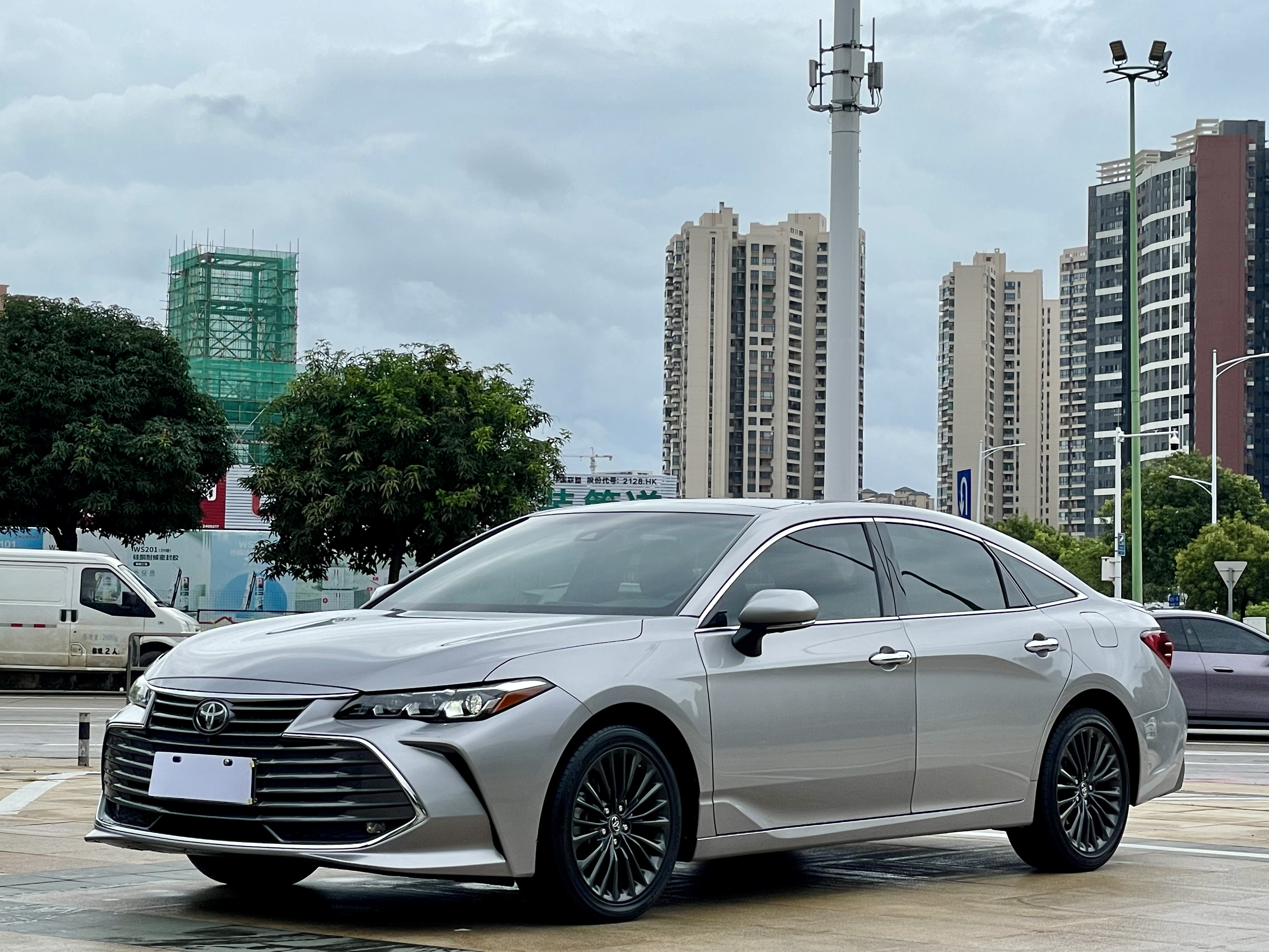 Toyota Avalon 2021 car image 