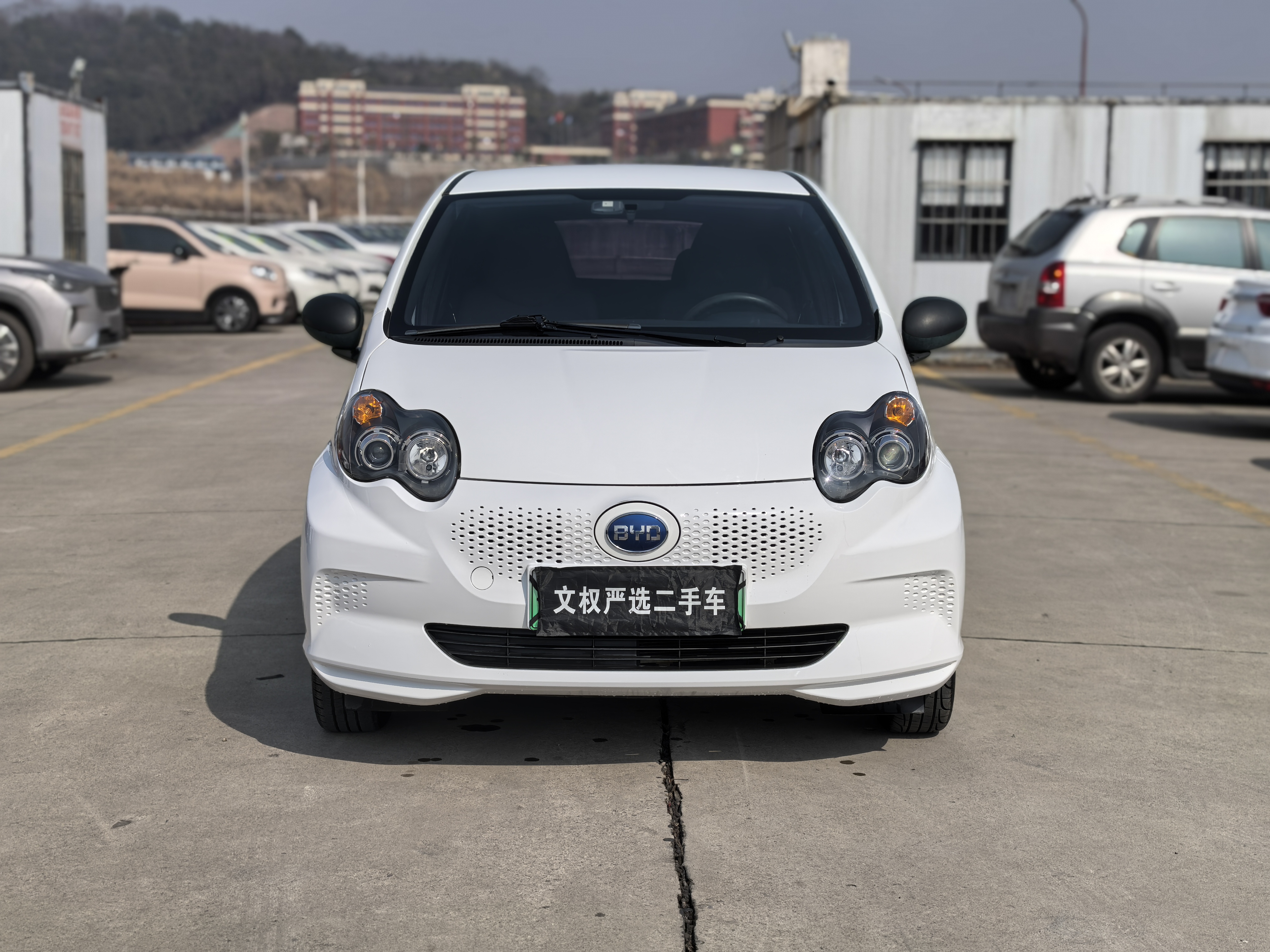 BYD e1 2019 car image 