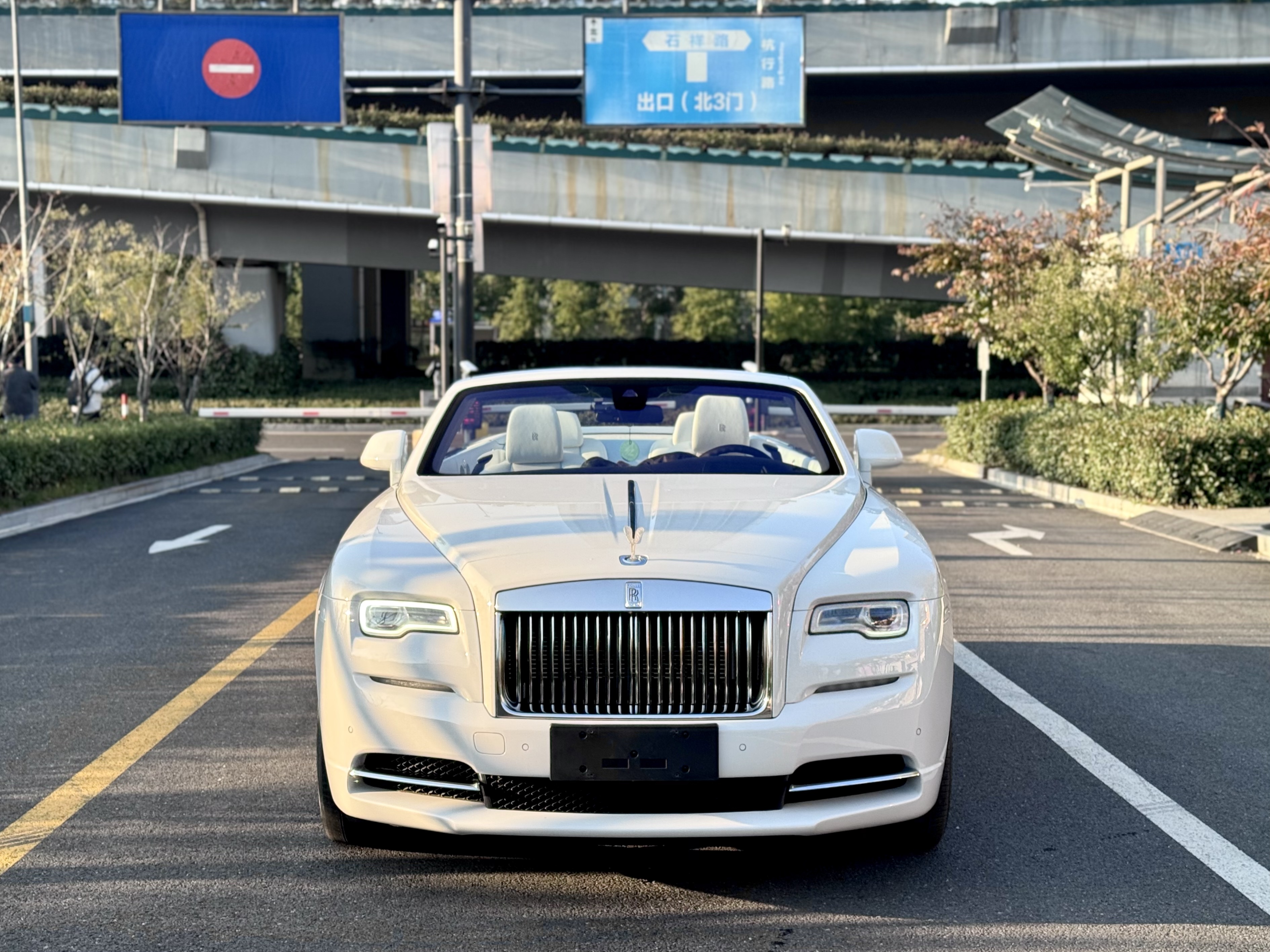 Rolls-Royce Dawn 2021 汽车图片 
