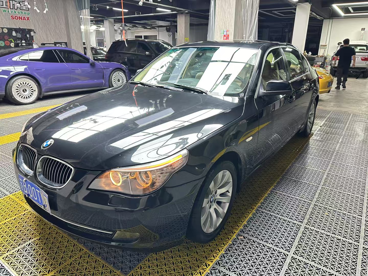 BMW 5 Series 2010 car image 