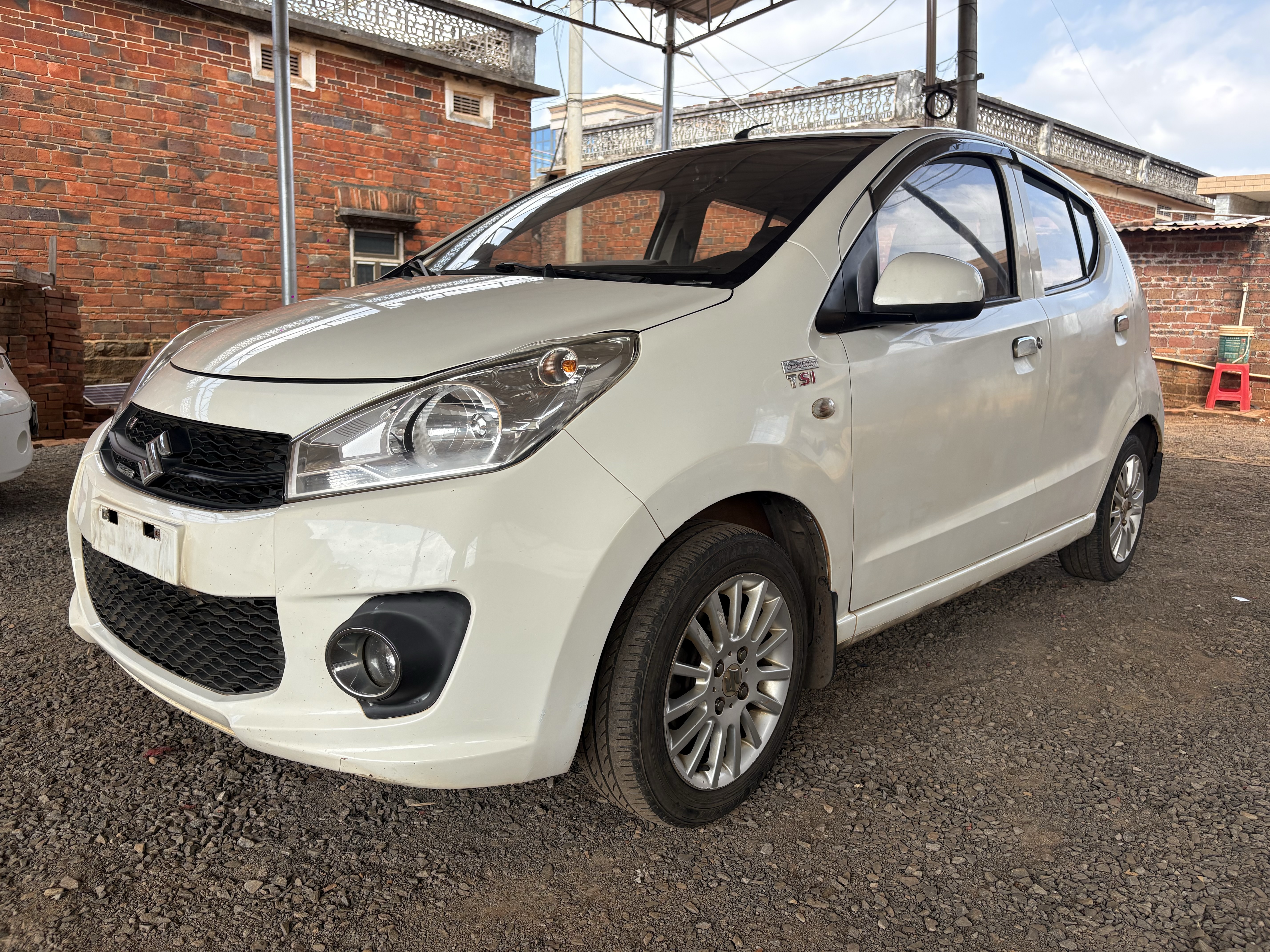 Suzuki Alto 2013 image de voiture 