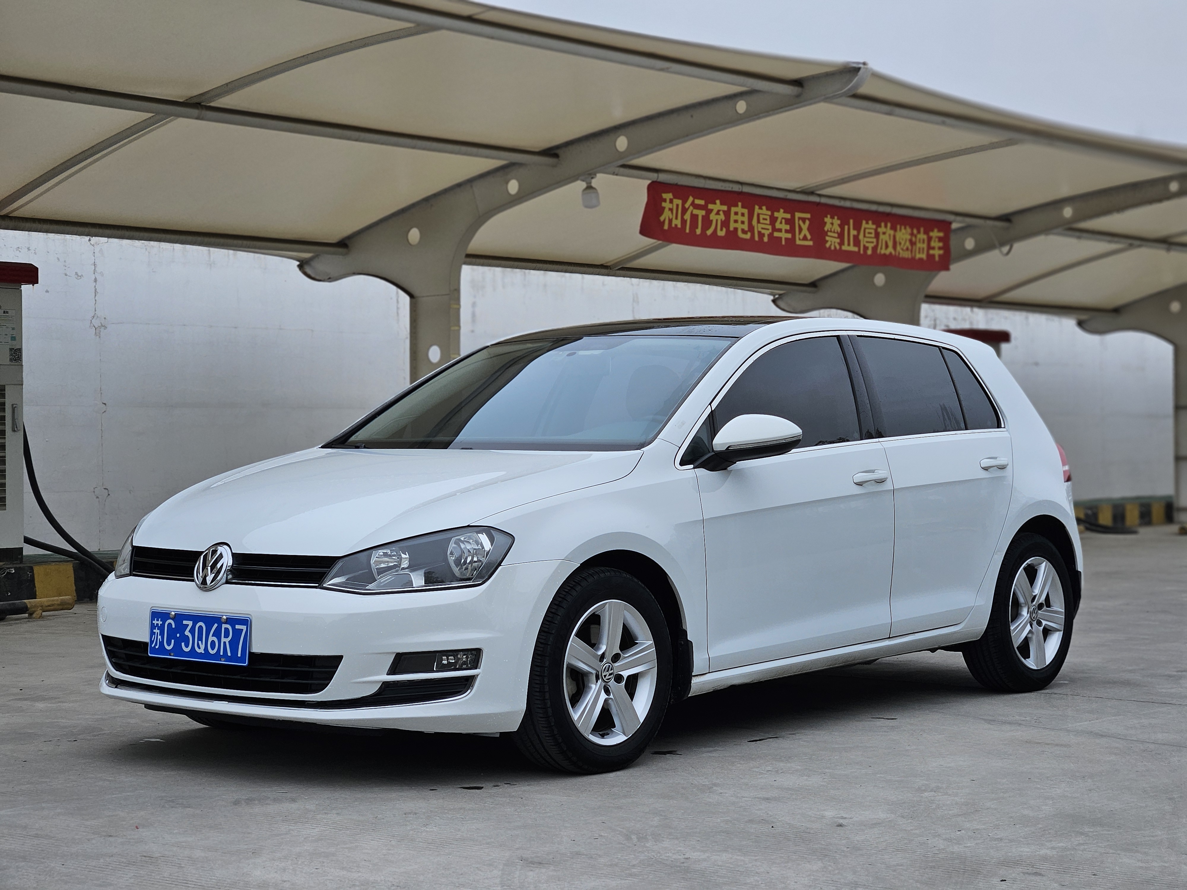 Volkswagen Golf 2015 Volkswagen Golf 2015 car image