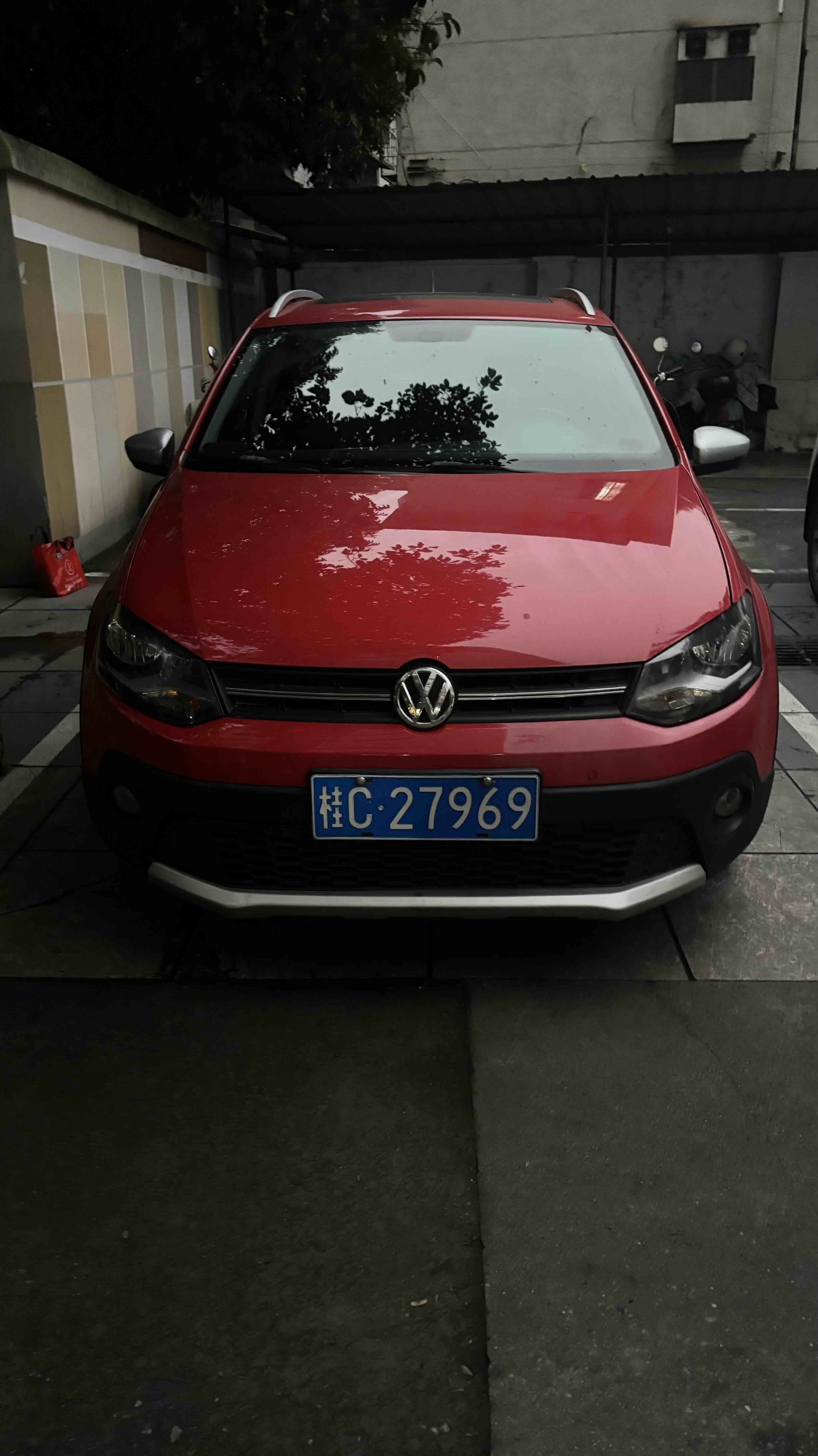 Polo 2015 car image 