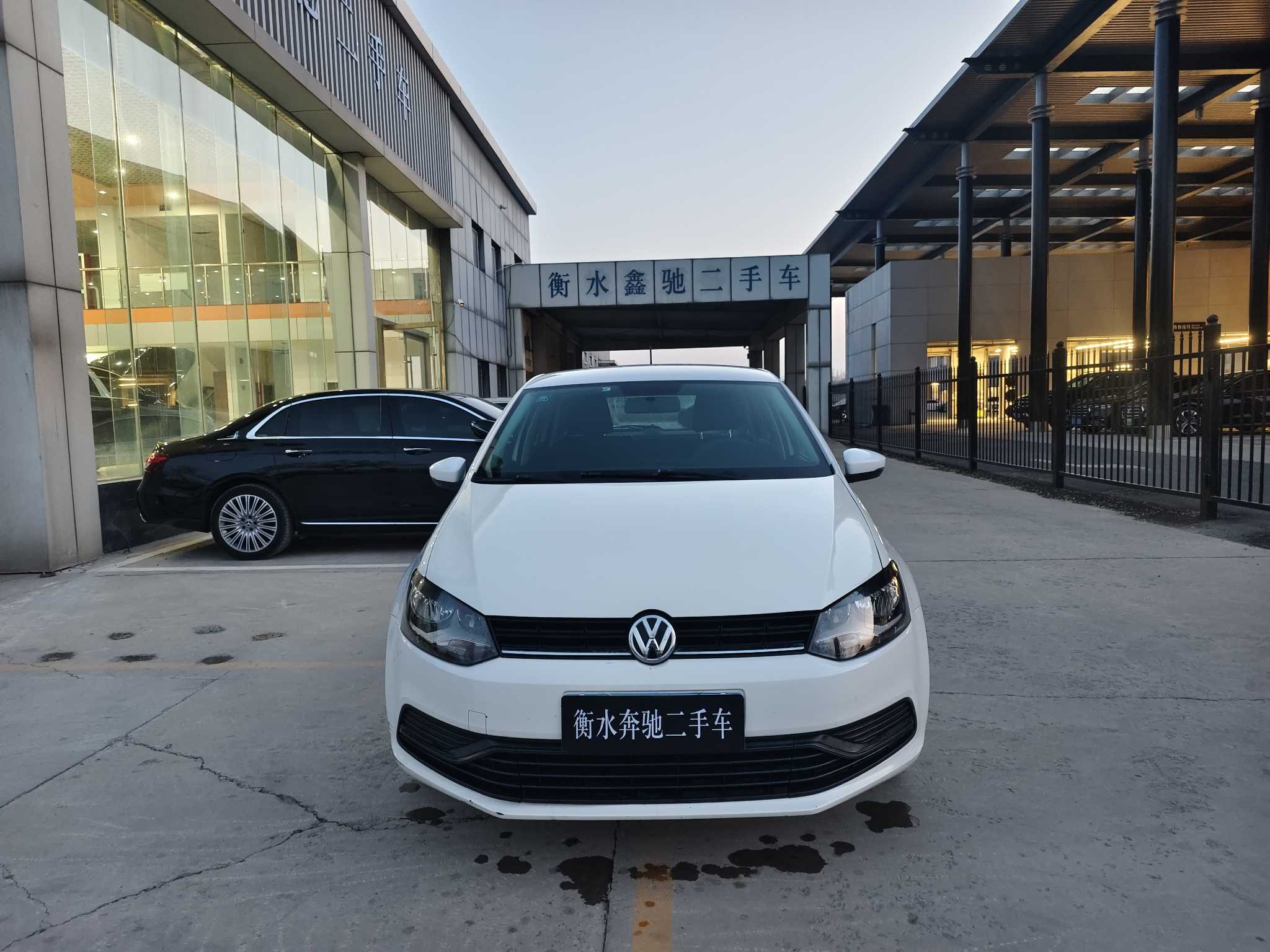Volkswagen Polo 2015 Volkswagen Polo 2015 car image