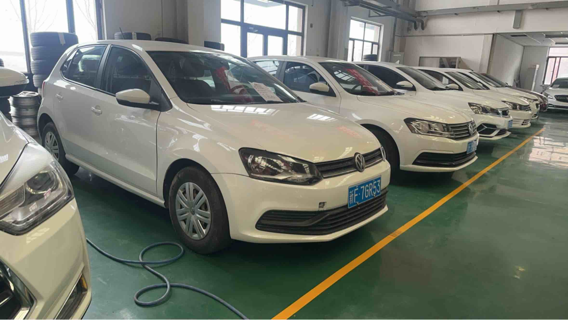 Volkswagen Polo 2015 car image 