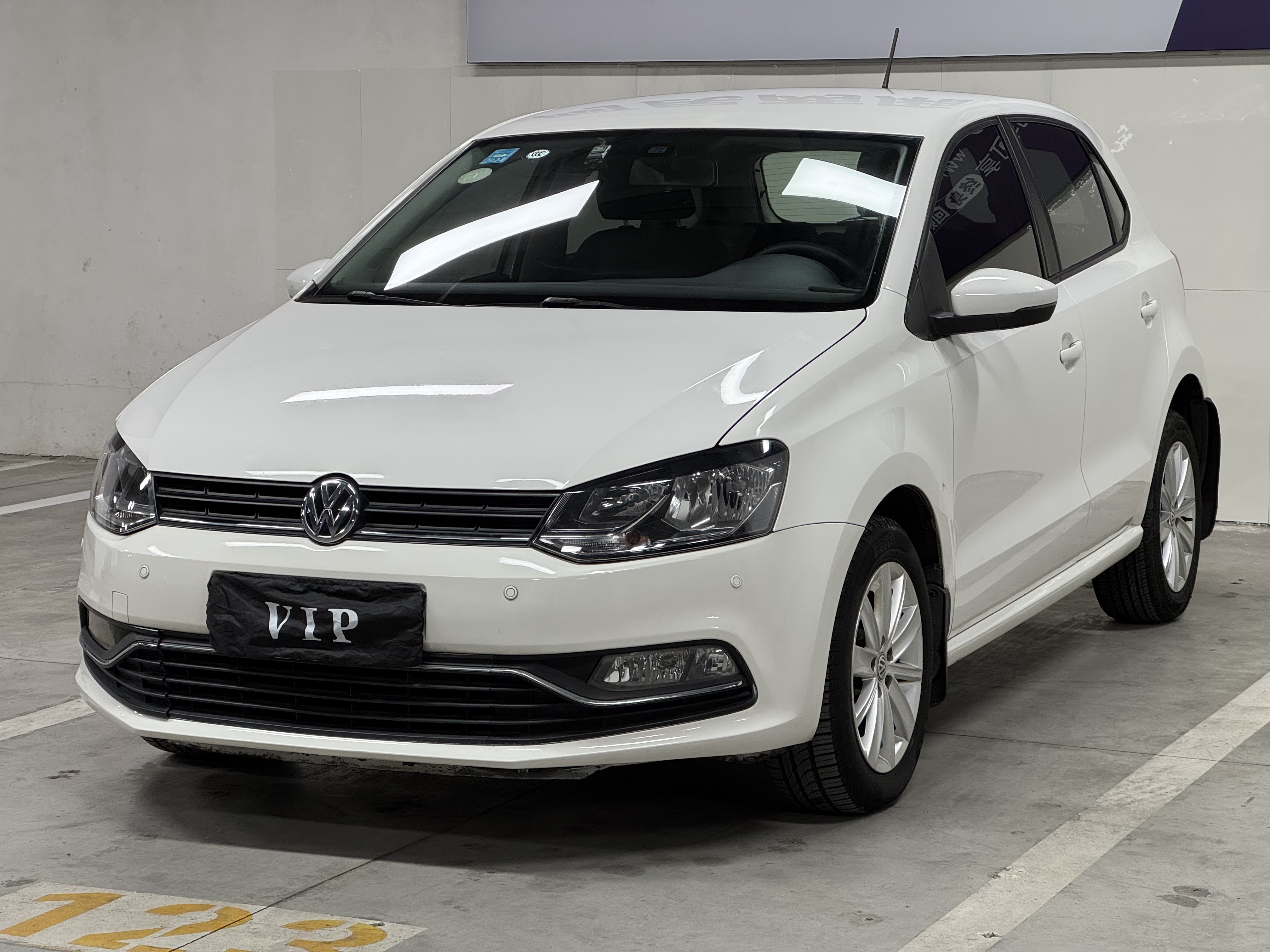 Volkswagen Polo 2016 car image 