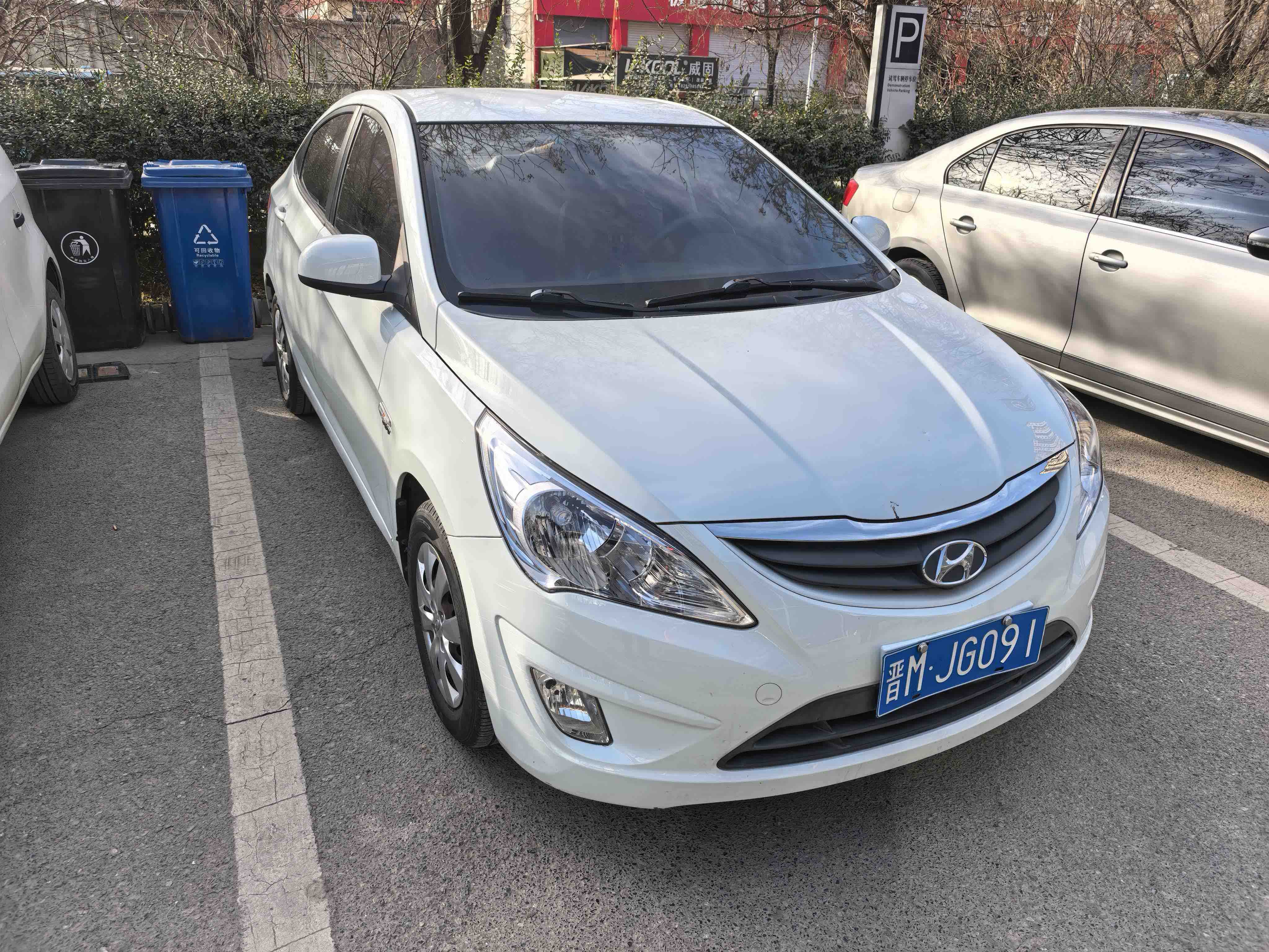 Hyundai Reina 2014 car image 