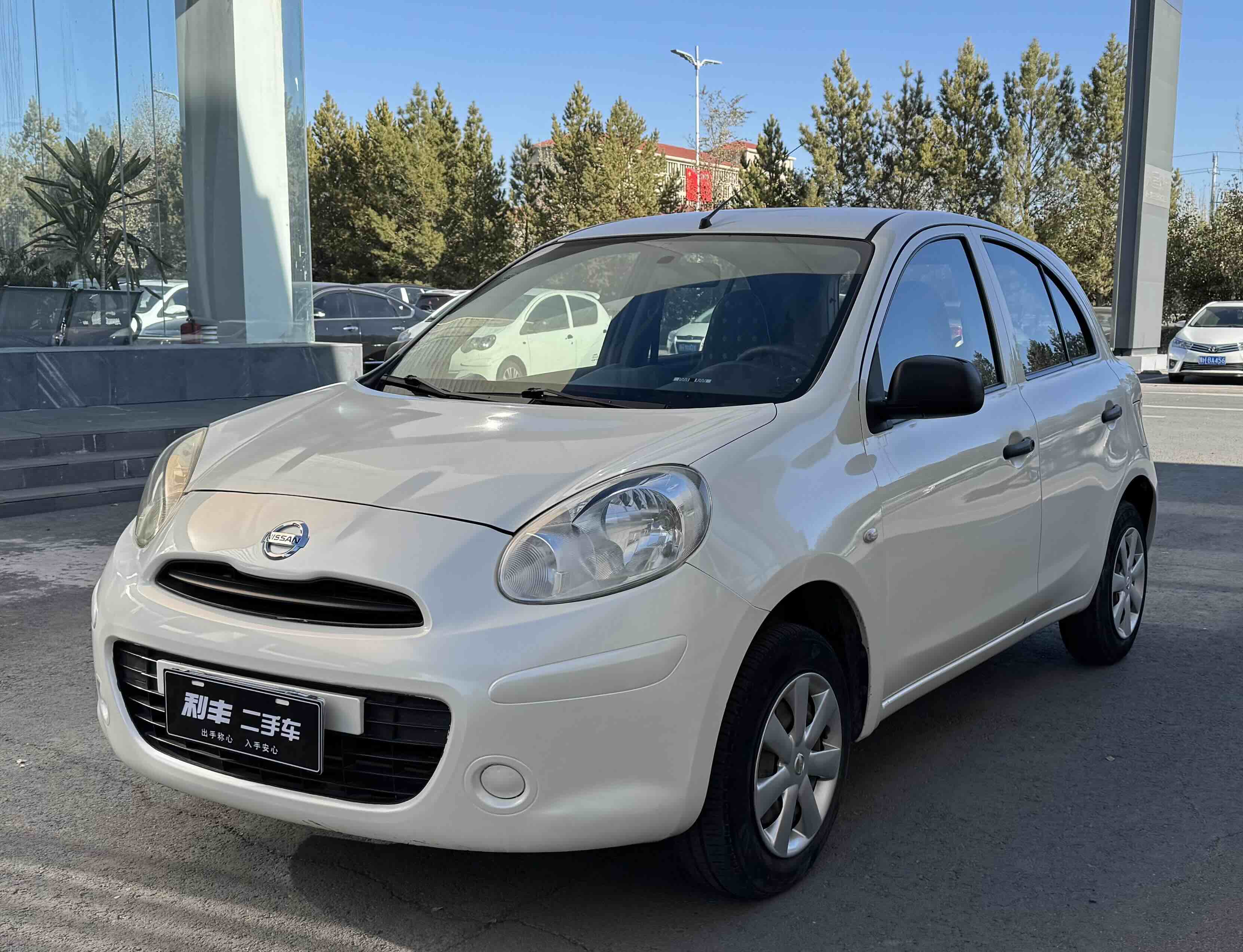 Nissan March 2015 汽车图片 