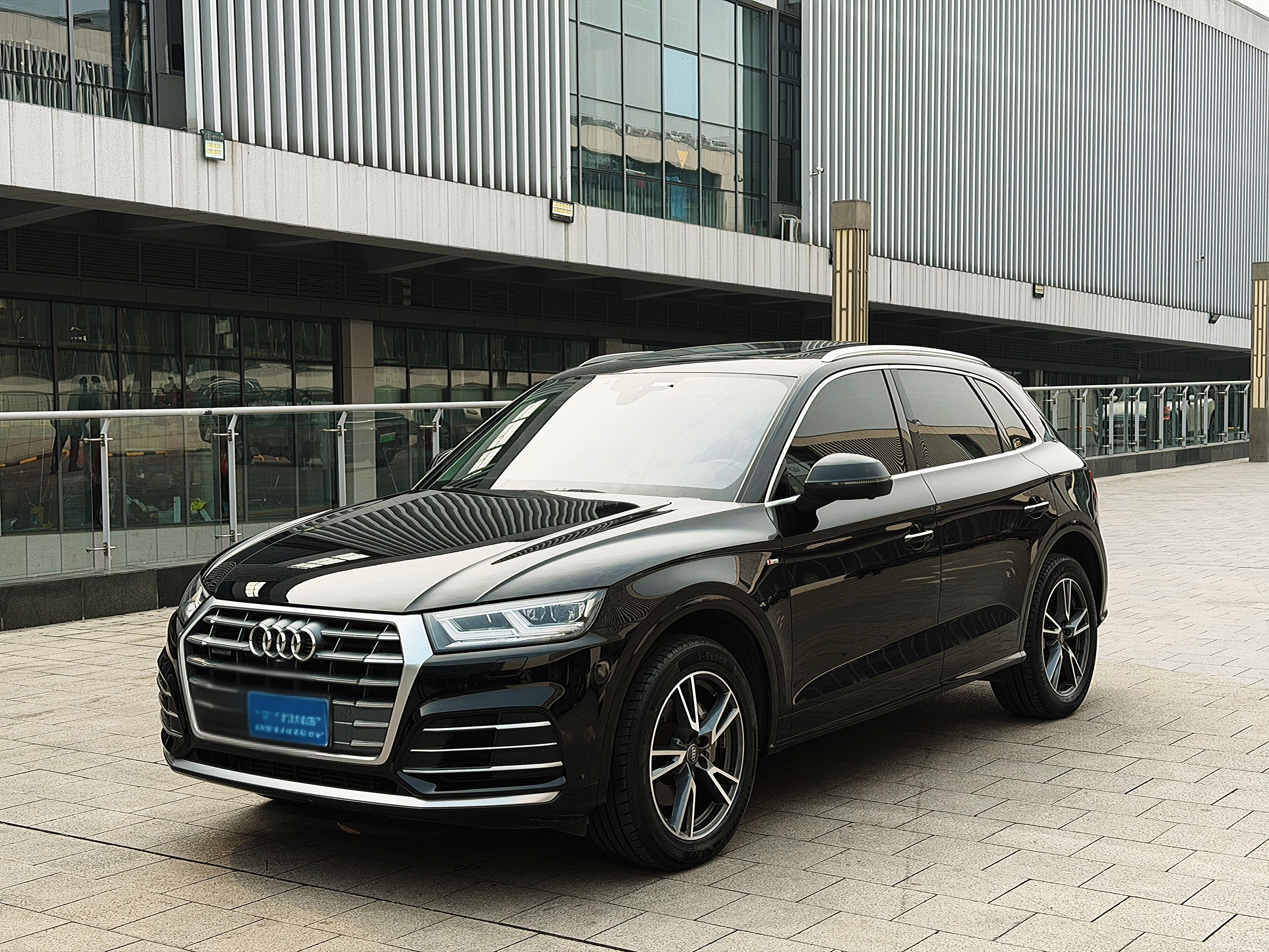 Audi Q5L 2020 car image 