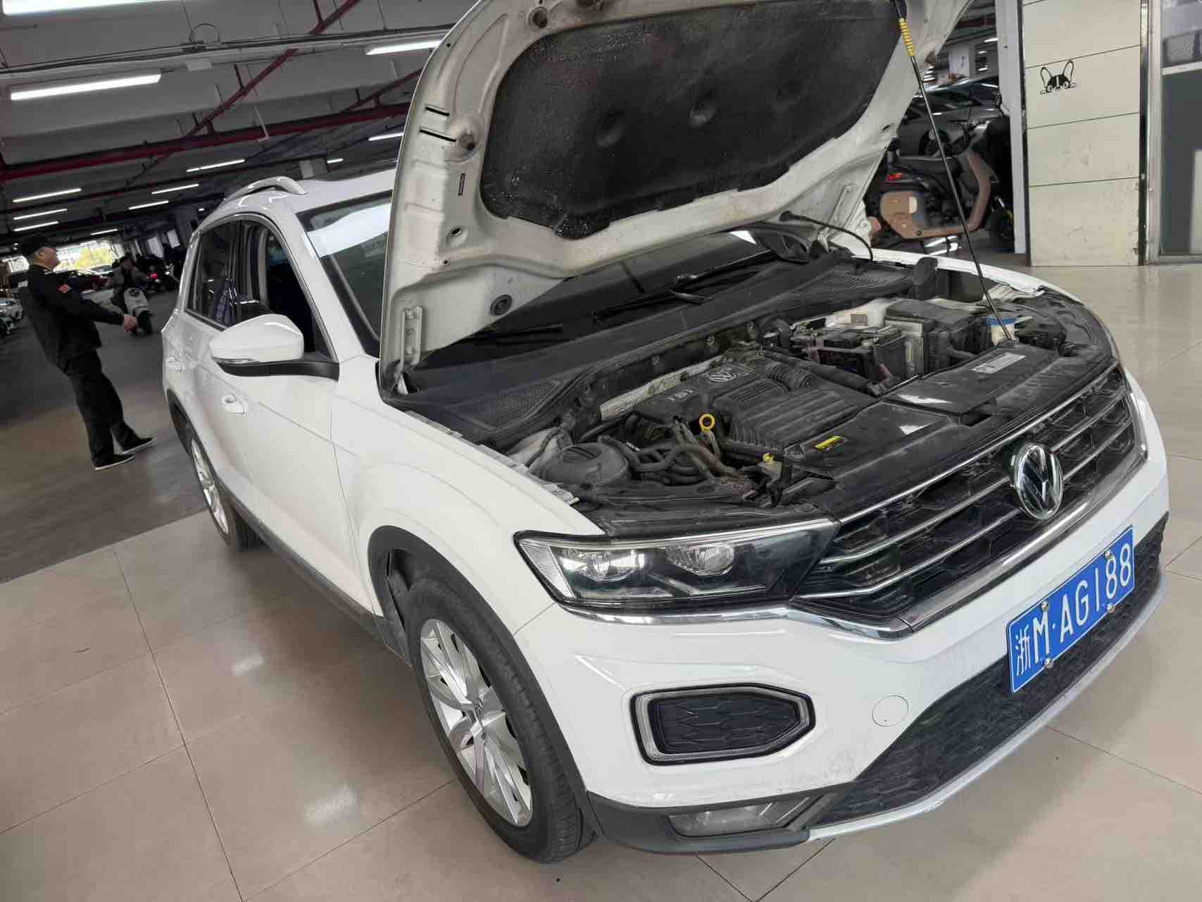 Volkswagen T-Roc 2019 Volkswagen T-Roc 2019 car image