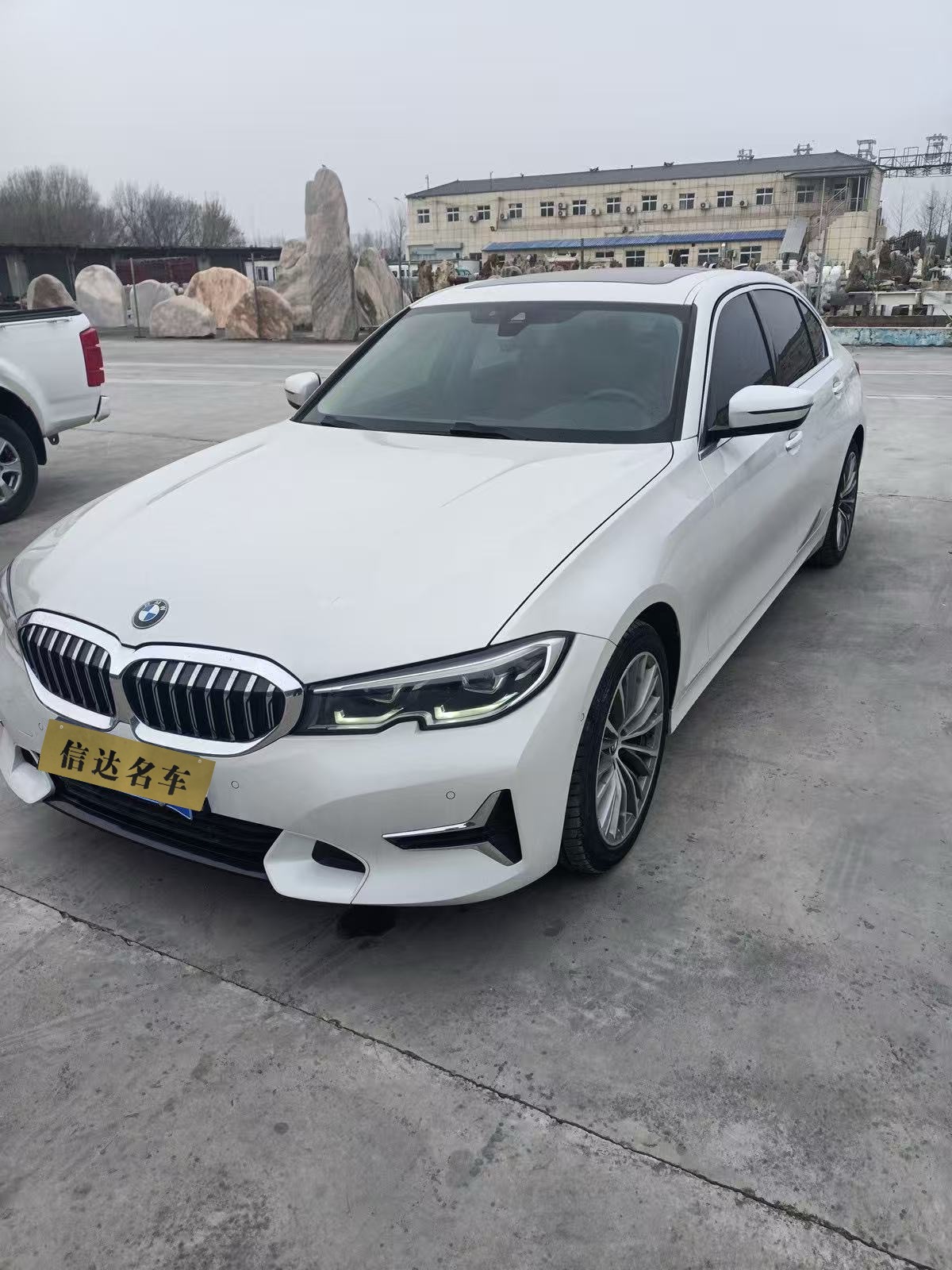BMW 3 Series 2019 car image 