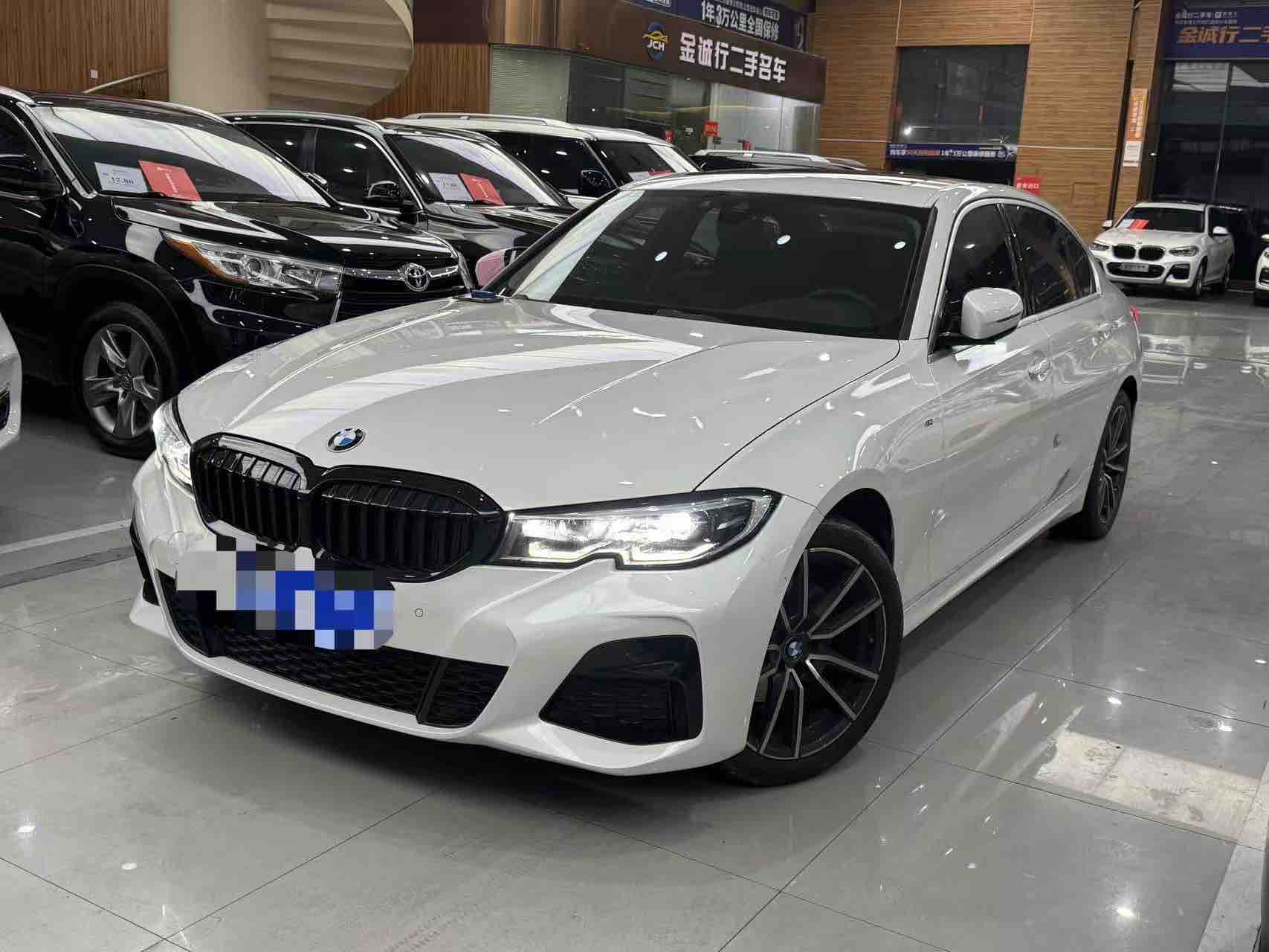 BMW 3 Series 2019 car image 