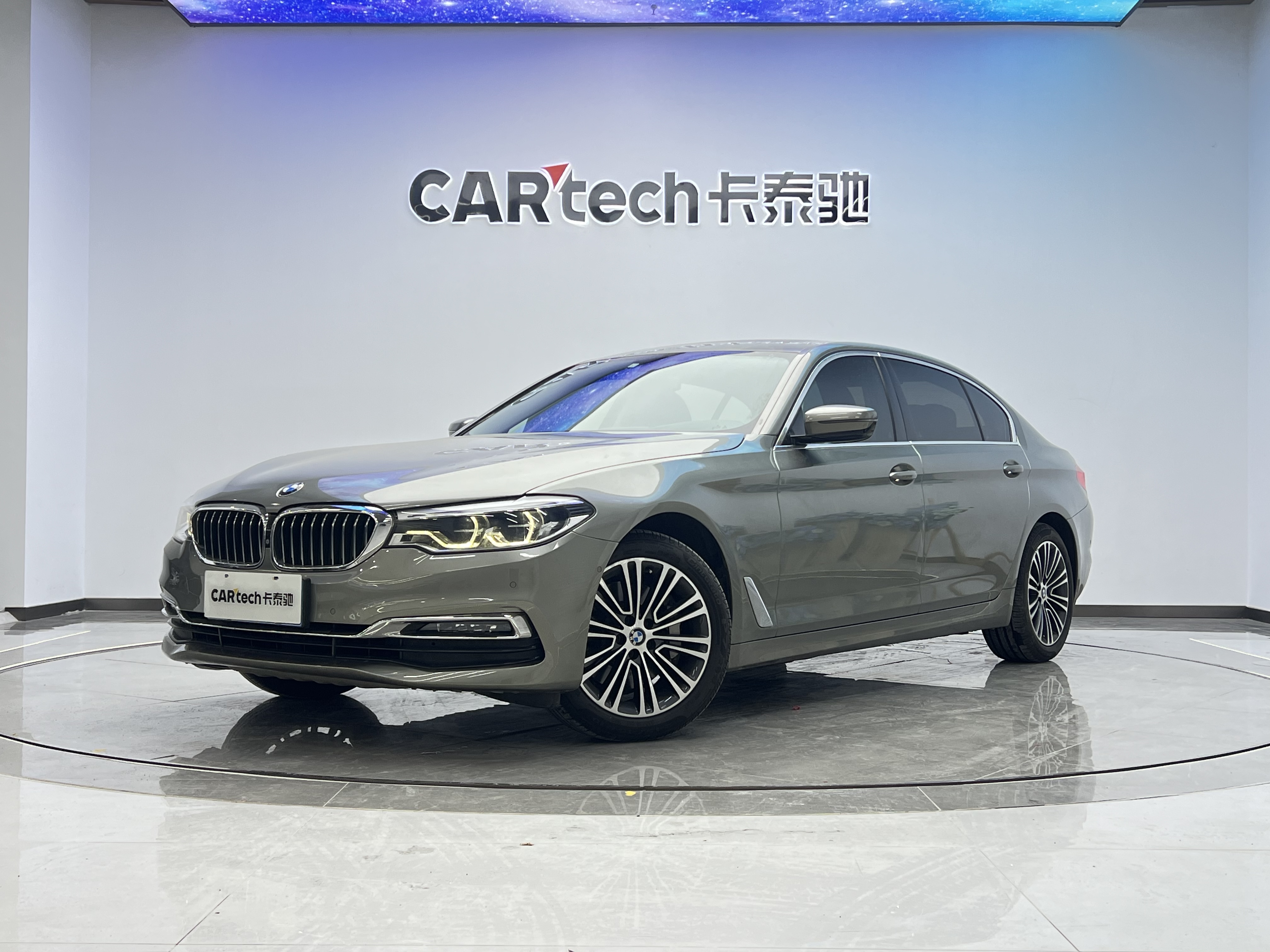 BMW 5 Series 2019 BMW 5 Series 2019 immagine di auto