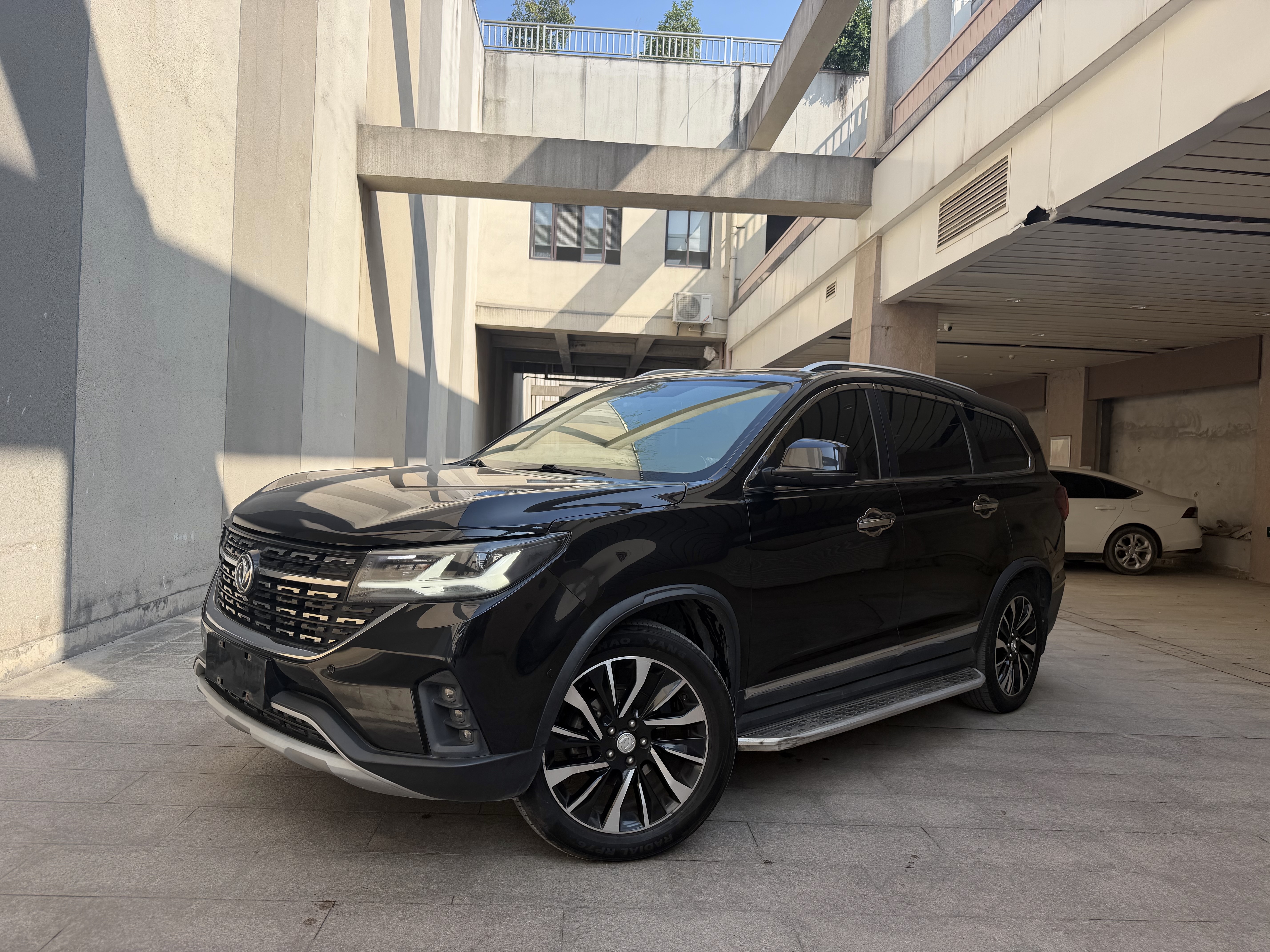 T5 L 2019 car image 