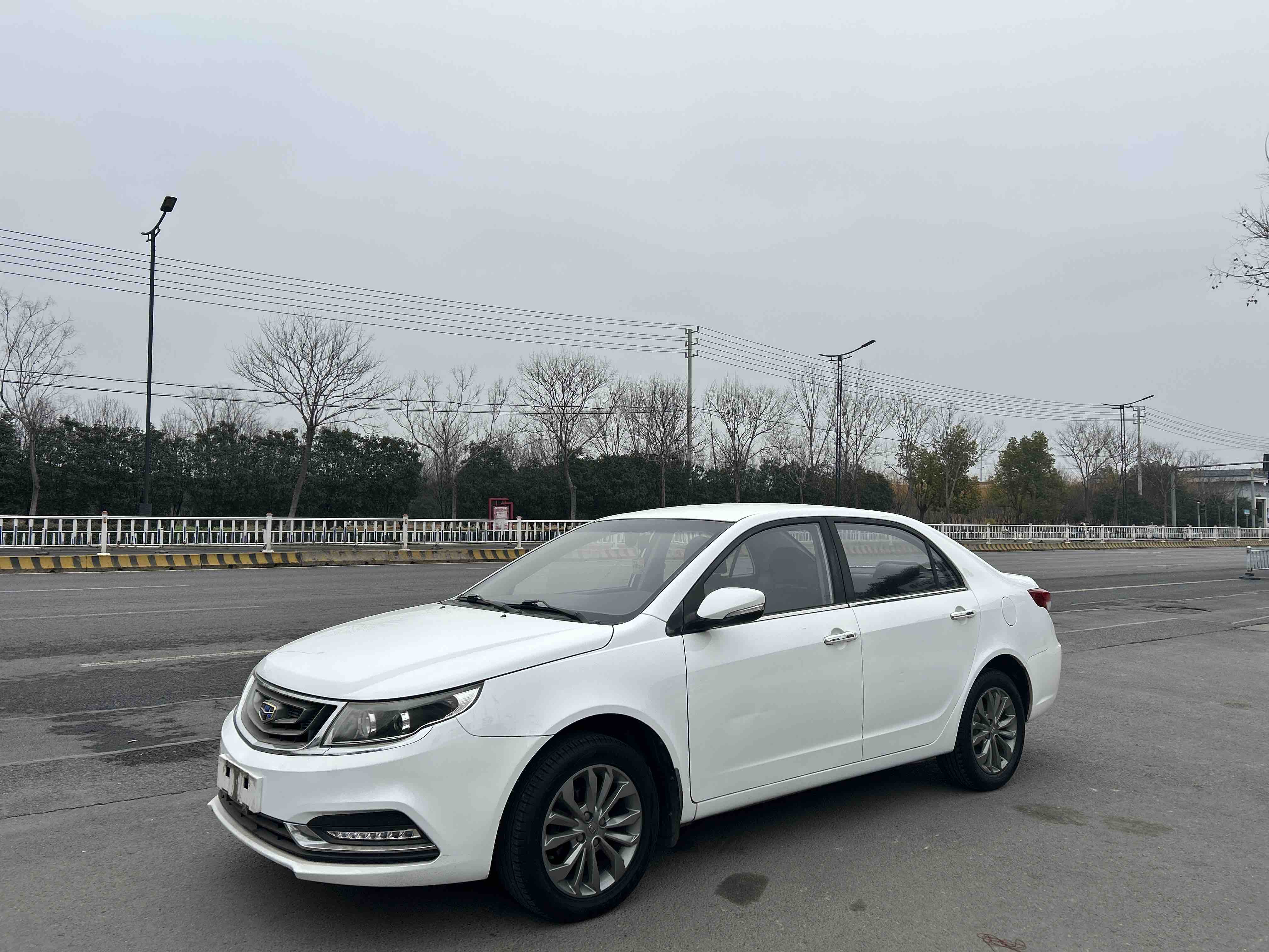 GEELY 2017 immagine di auto 