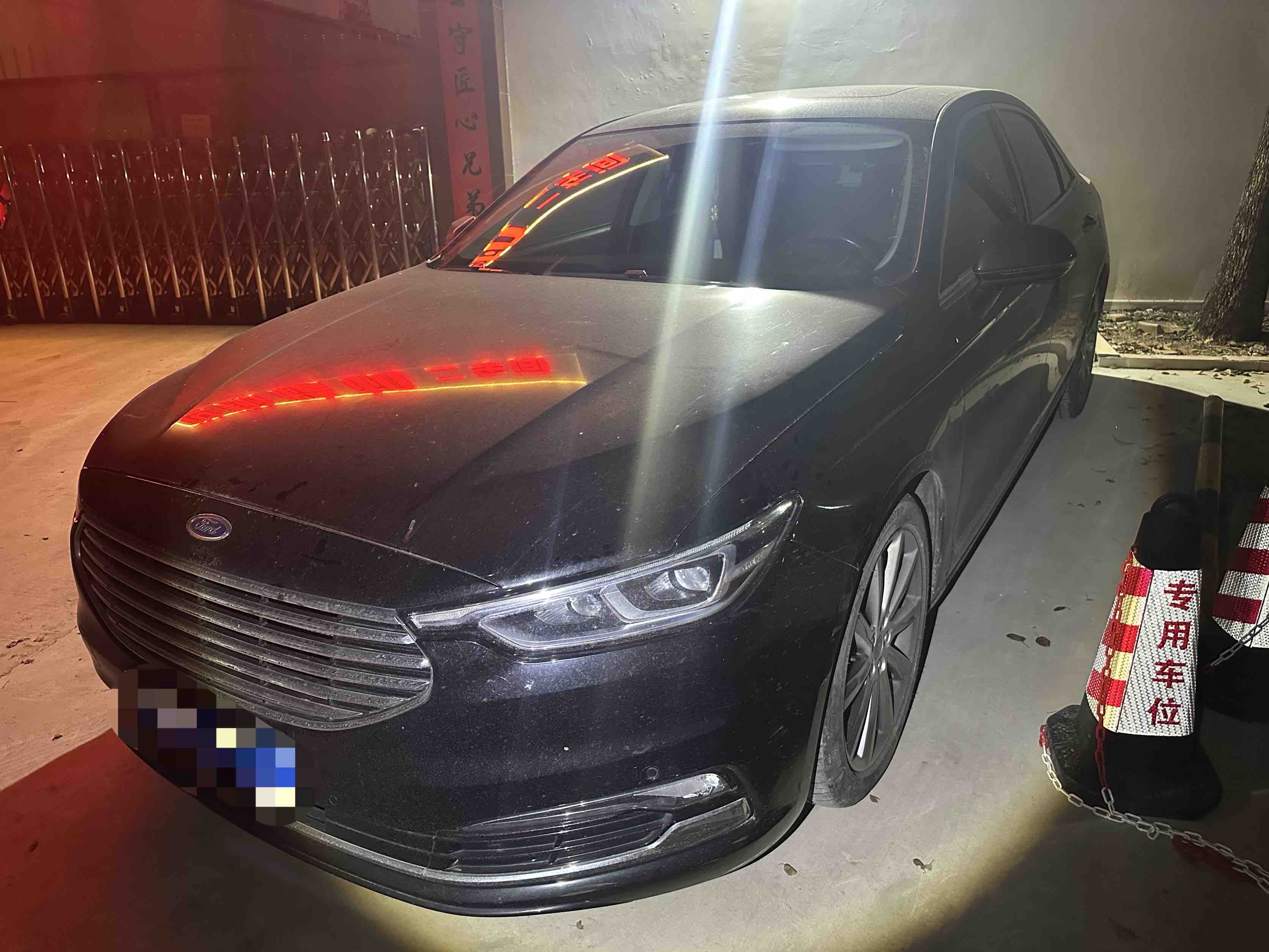 Ford Taurus 2022 car image 