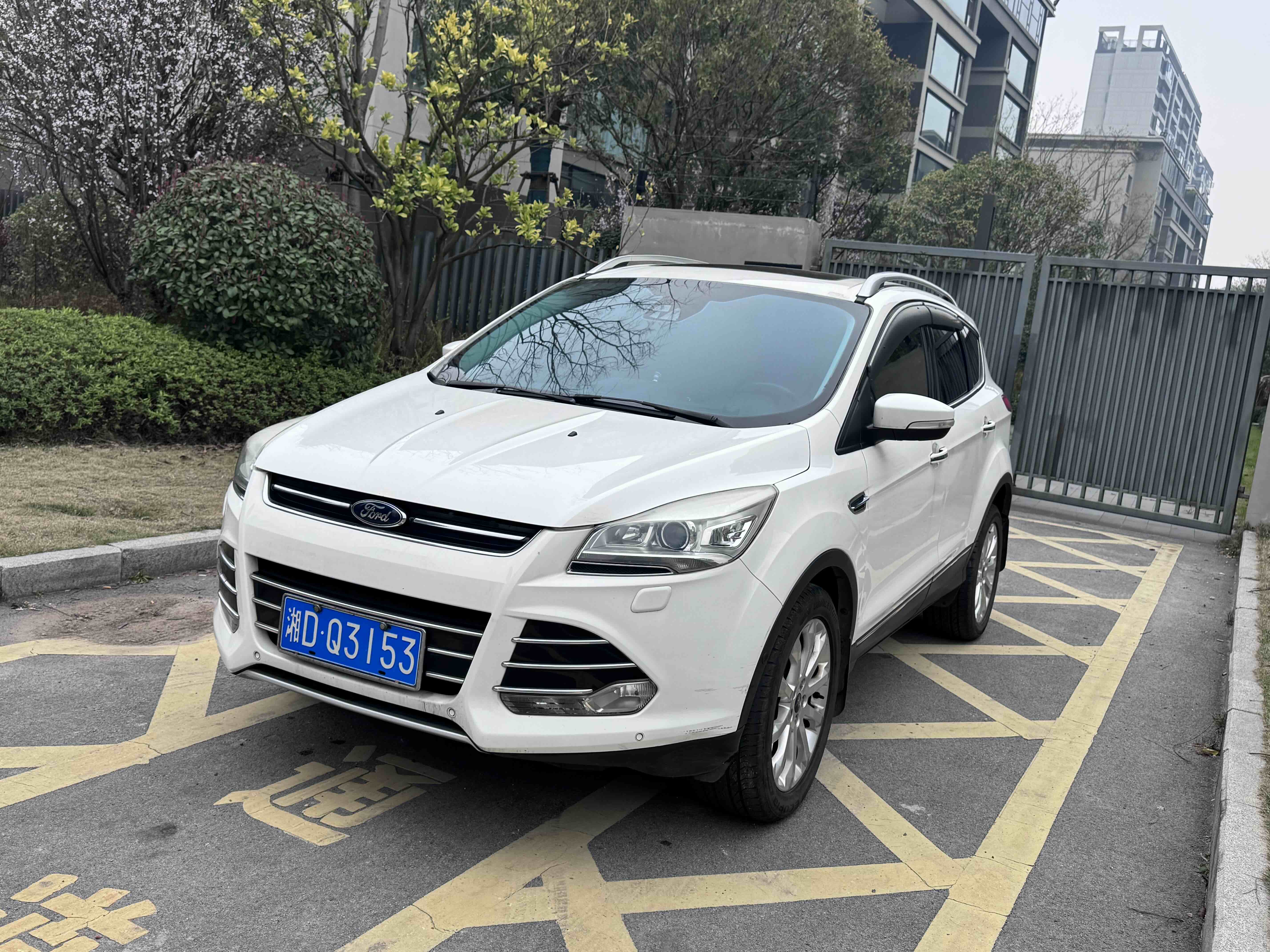 Ford Kuga 2015 صورة سيارة 