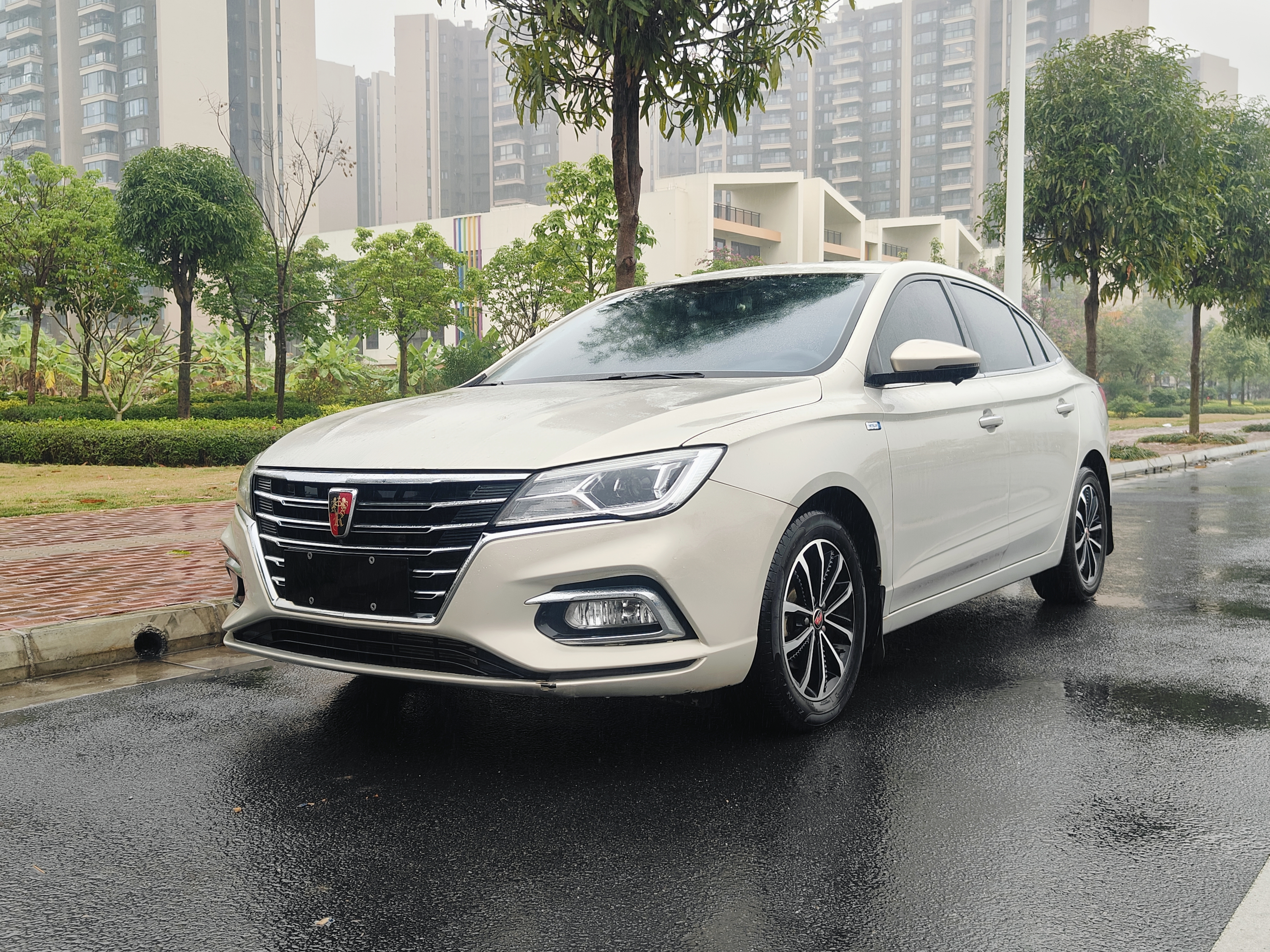 Roewe i5 2020 Roewe i5 2020 car image