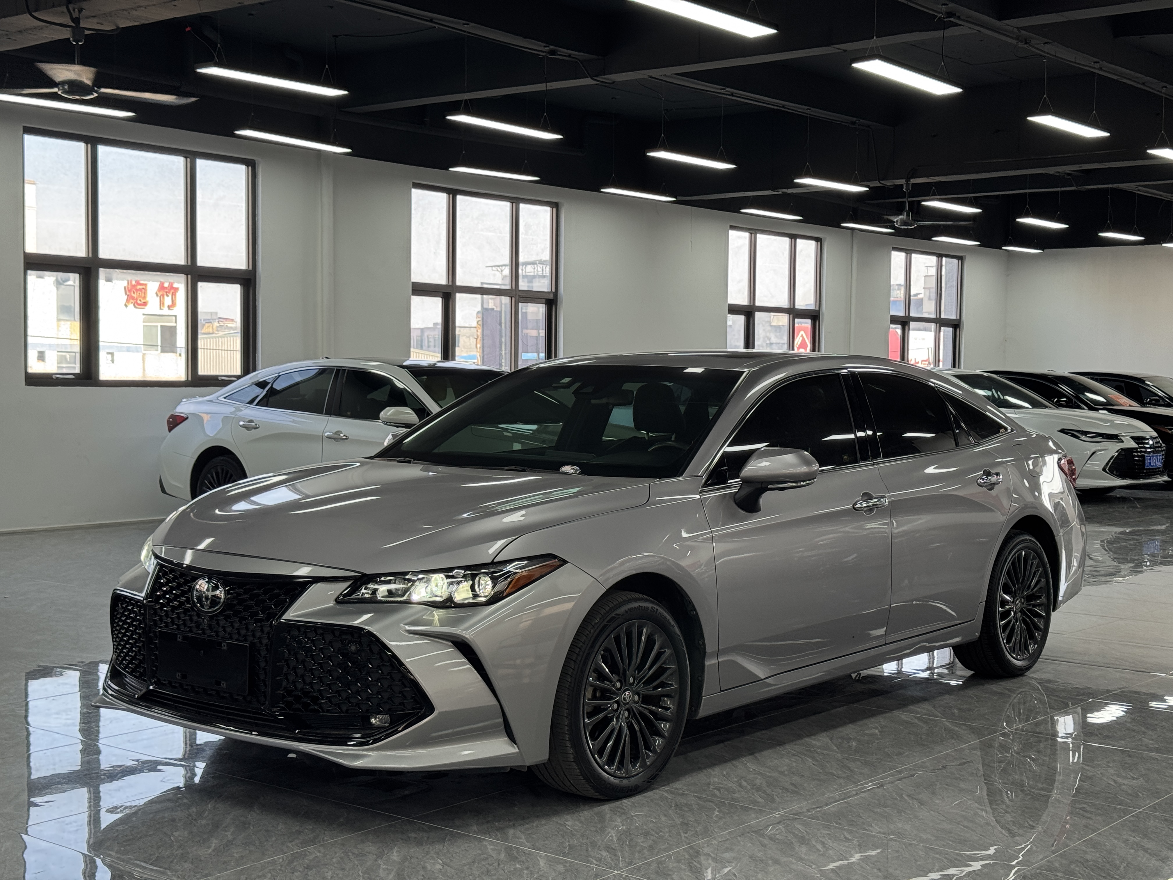 Toyota Avalon 2020 car image 