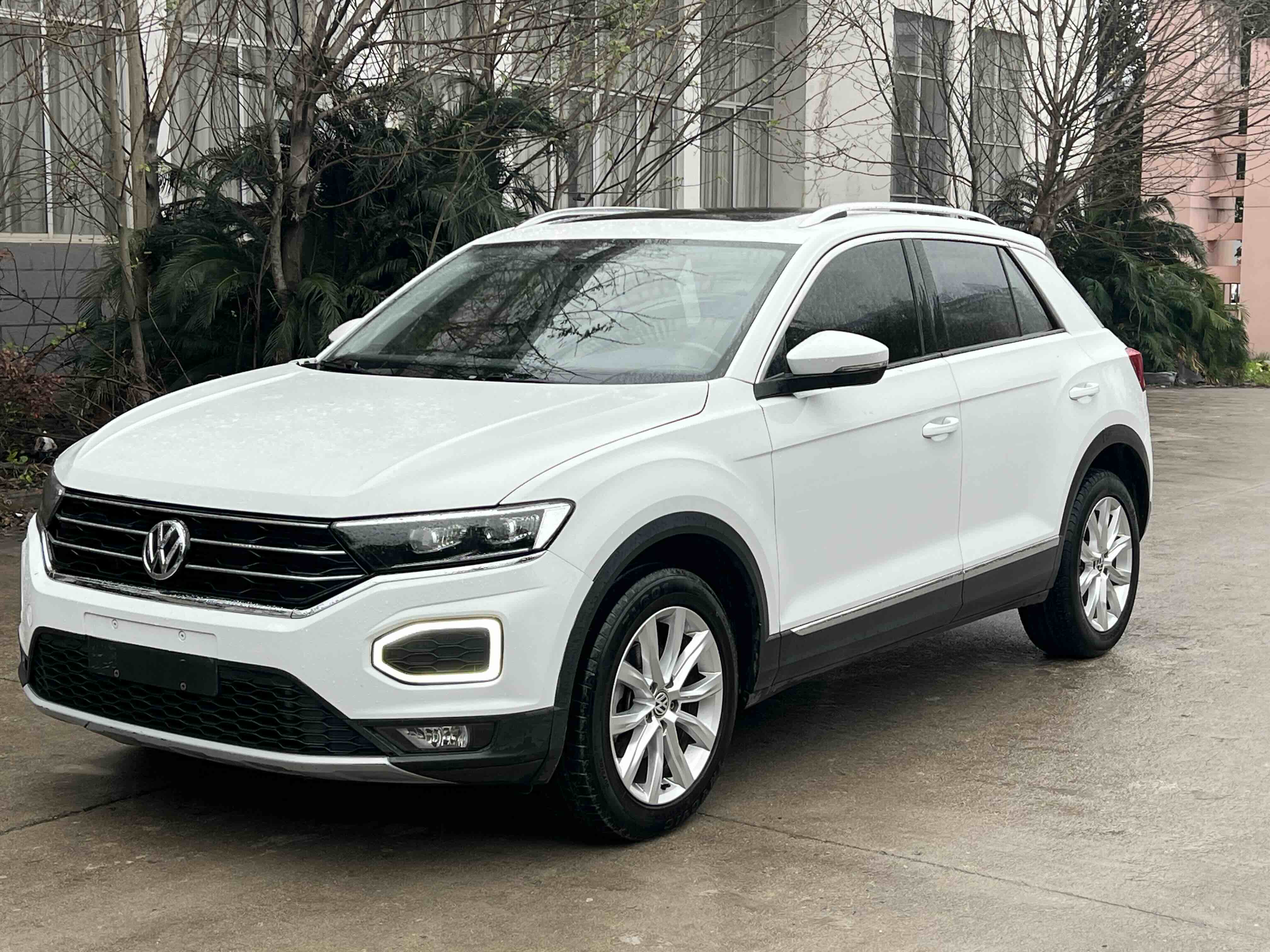 Volkswagen T-Roc 2021 car image 