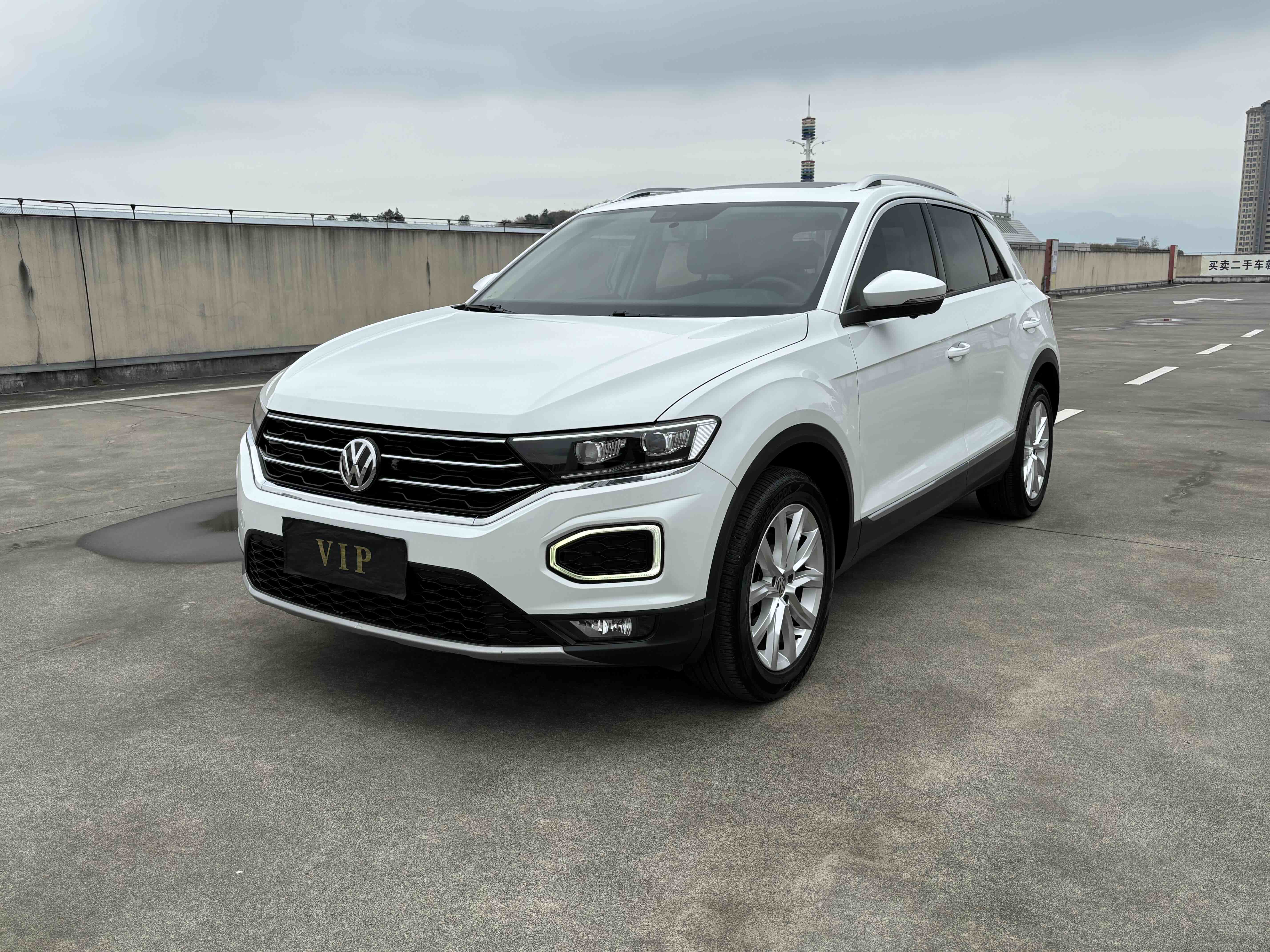 Volkswagen T-Roc 2020 Volkswagen T-Roc 2020 car image