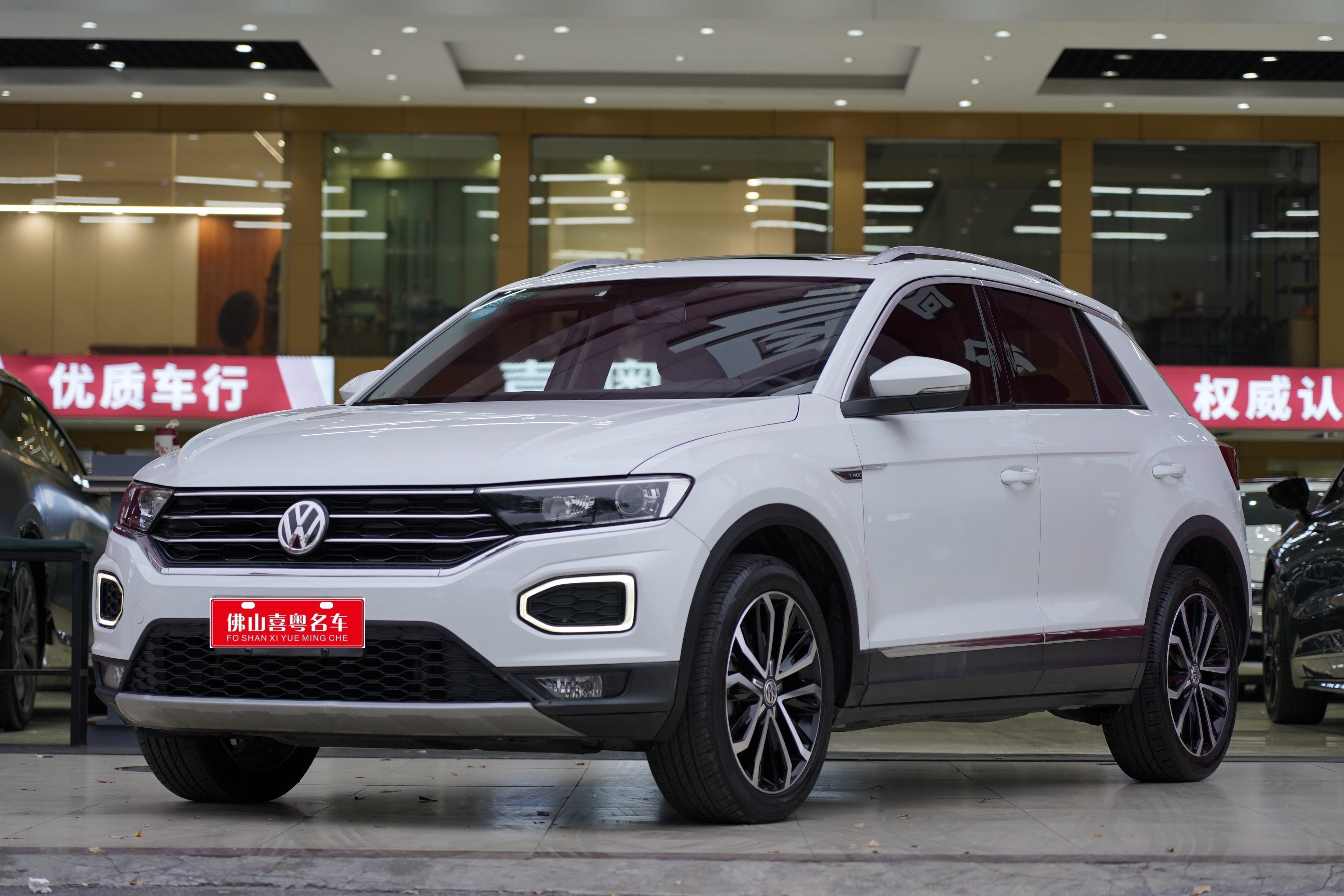 Volkswagen T-Roc 2020 Volkswagen T-Roc 2020 car image