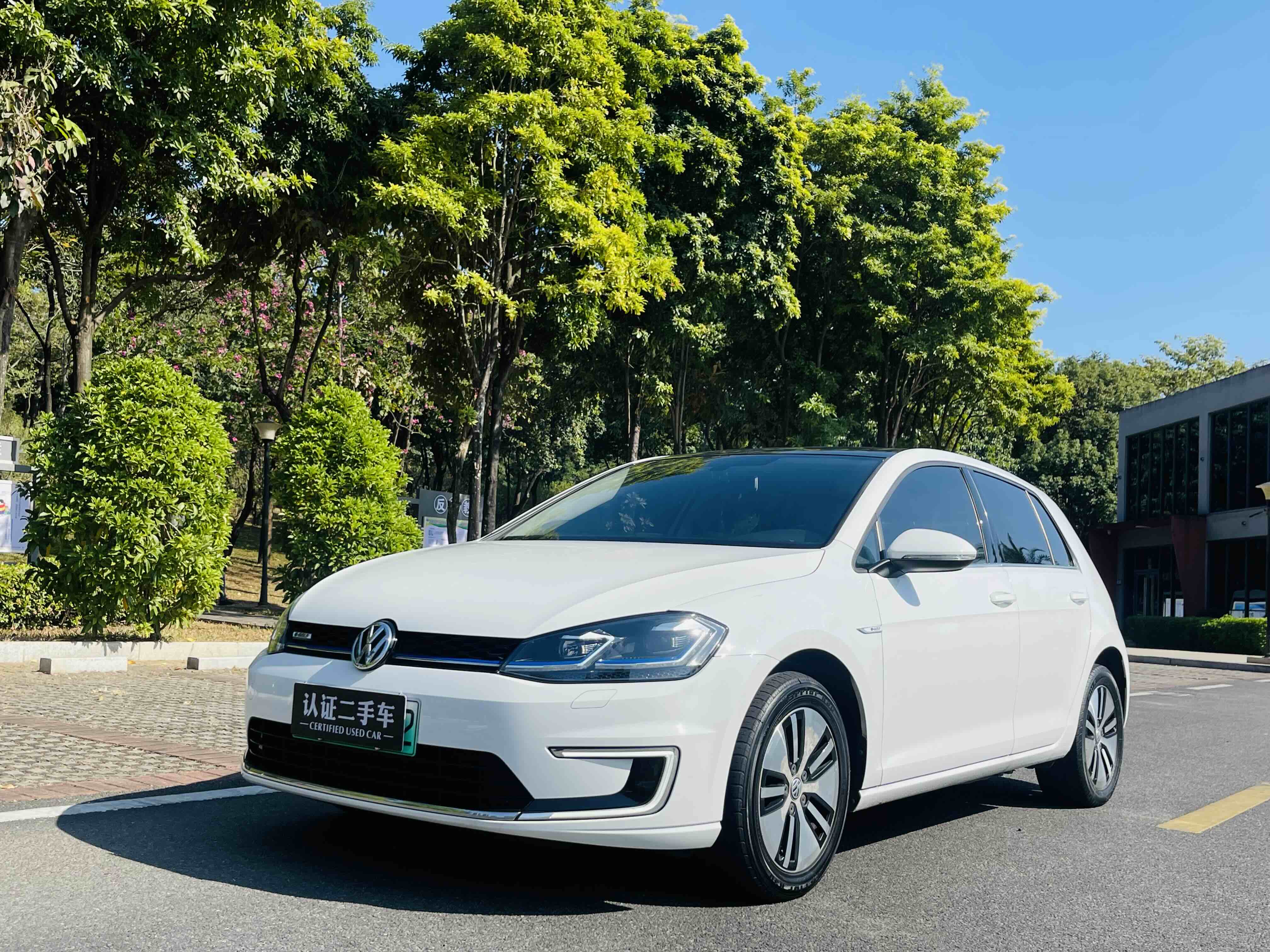 Volkswagen Golf Pure Electric 2021 Volkswagen Golf Pure Electric 2021 car image