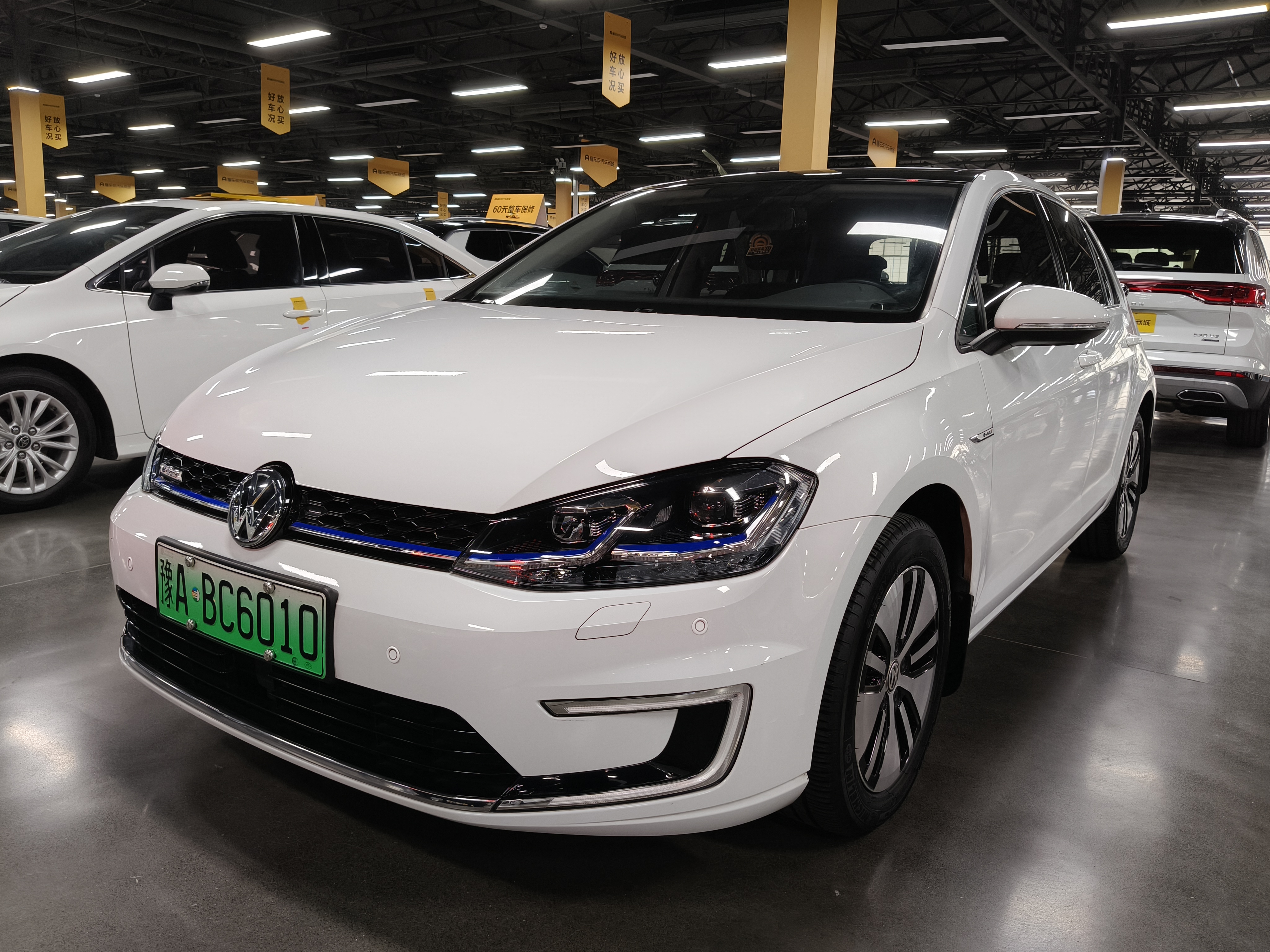 Volkswagen Golf Pure Electric 2020 Volkswagen Golf Pure Electric 2020 car image