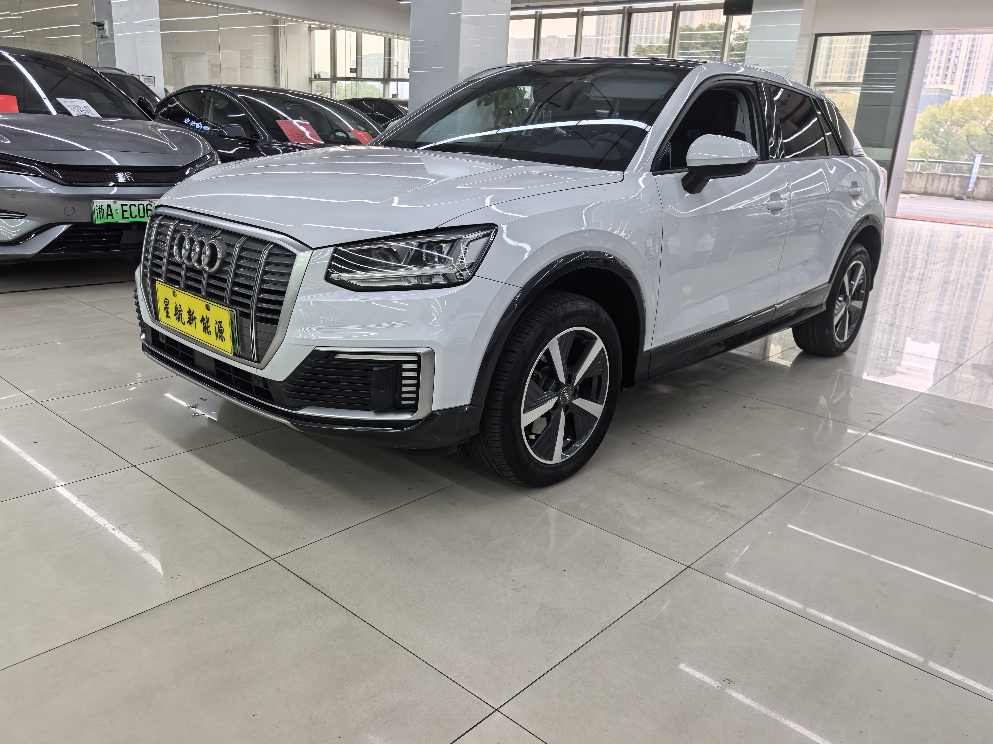 Audi Q2L e-tron 2021 car image 