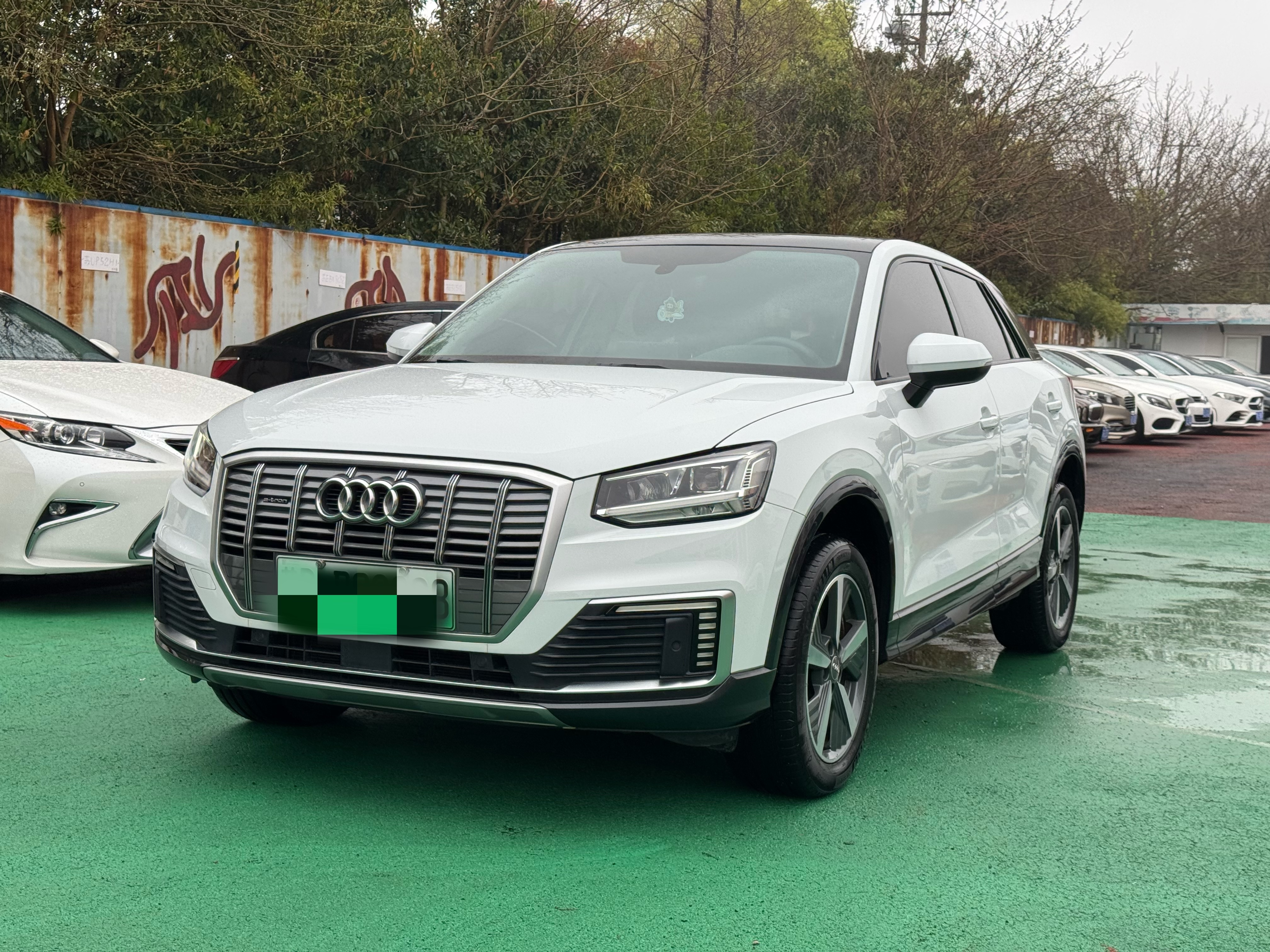 Q2L e-tron 2021 Q2L e-tron 2021 car image