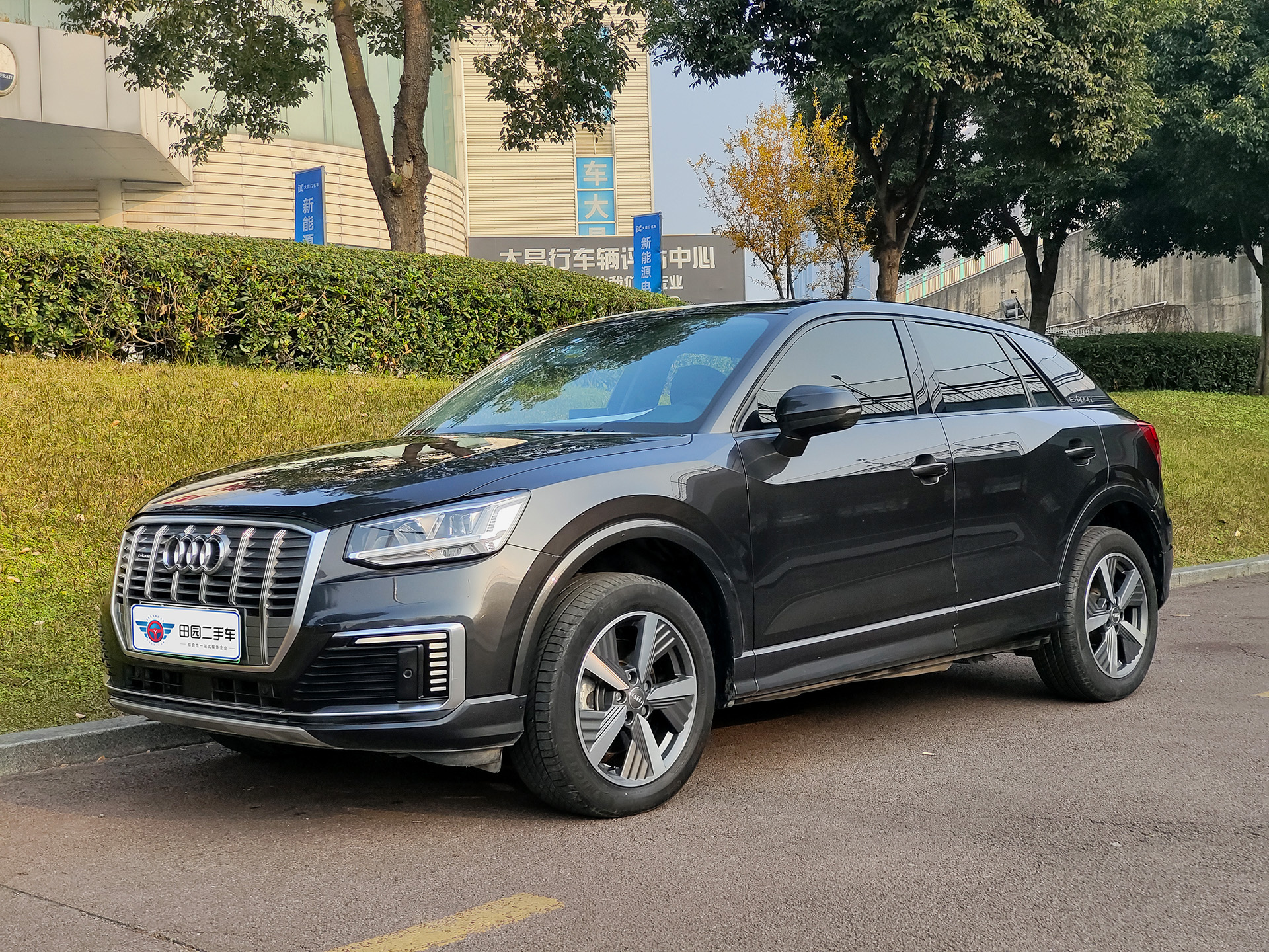 Audi Q2L e-tron 2020 car image 