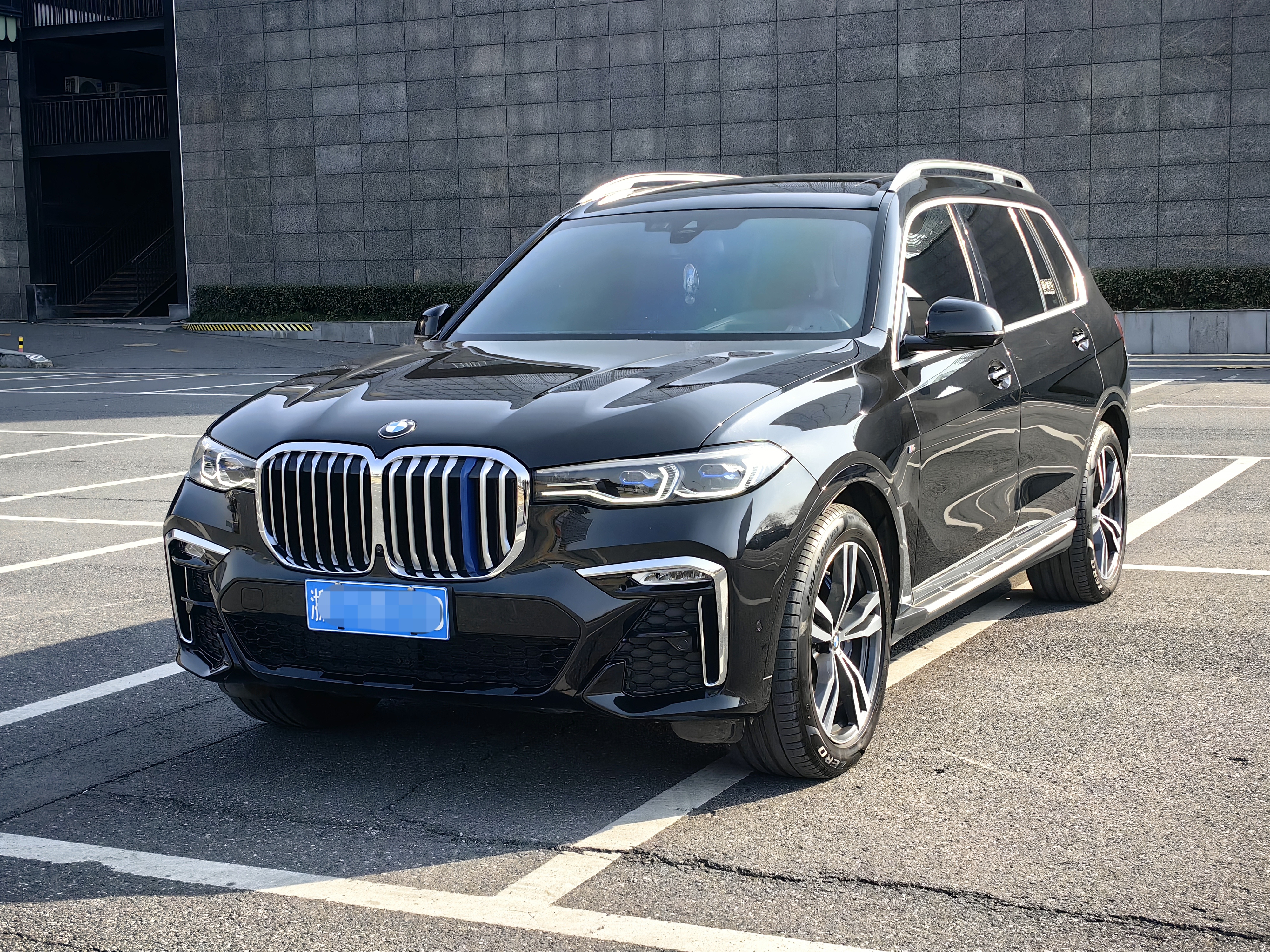 BMW X7 2020 car image 