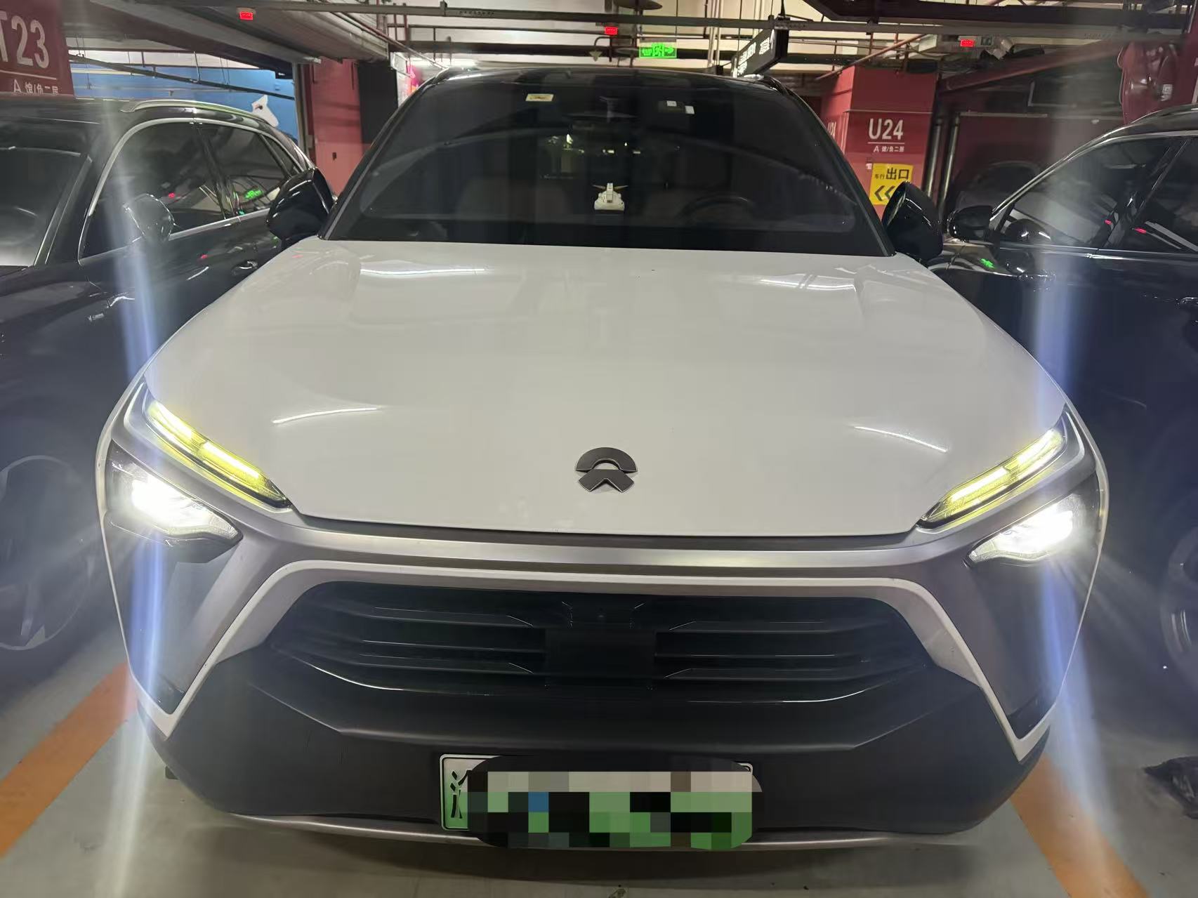 NIO ES8 2021 NIO ES8 2021 car image