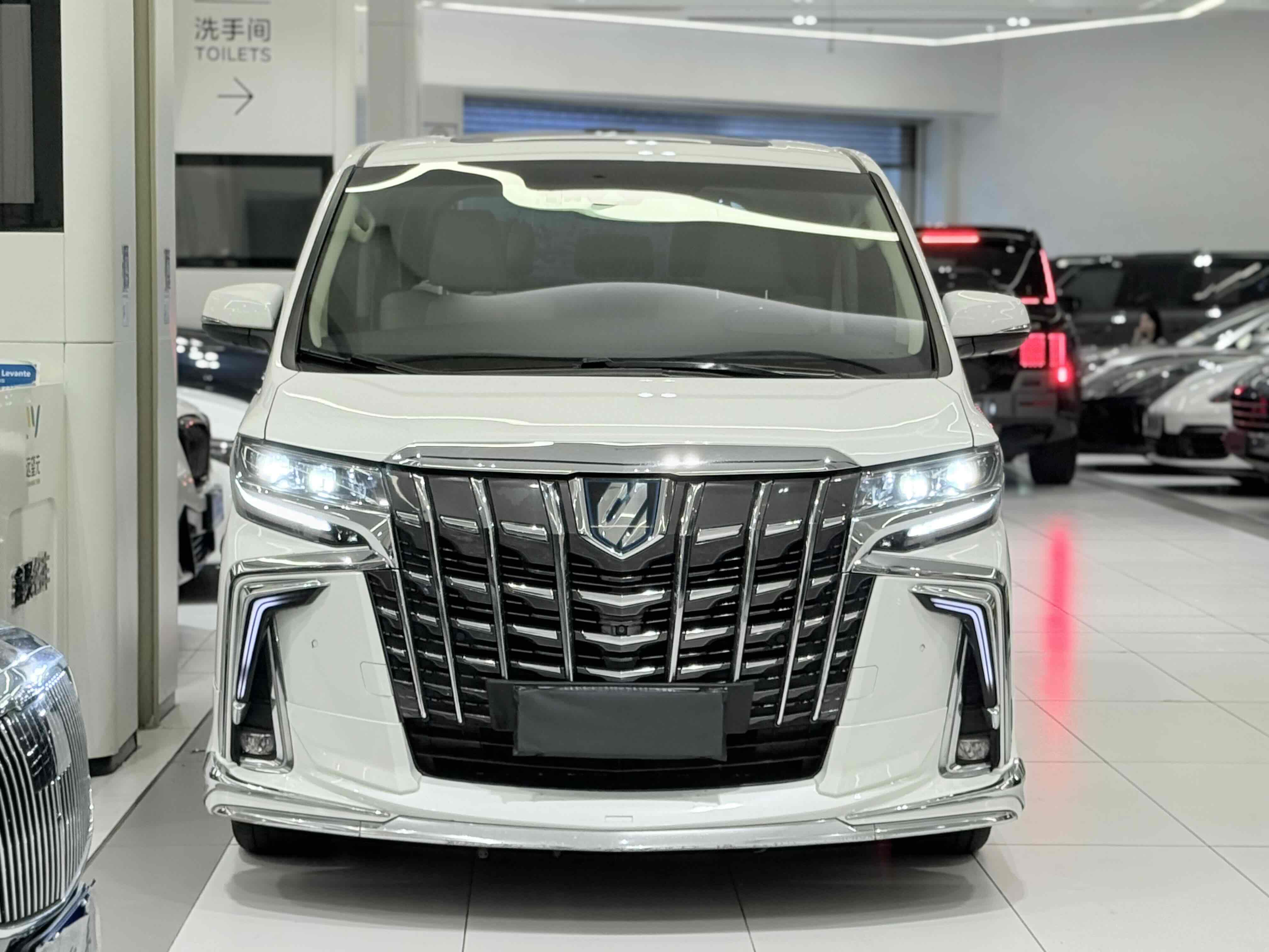 Toyota Alphard 2020 汽车图片 