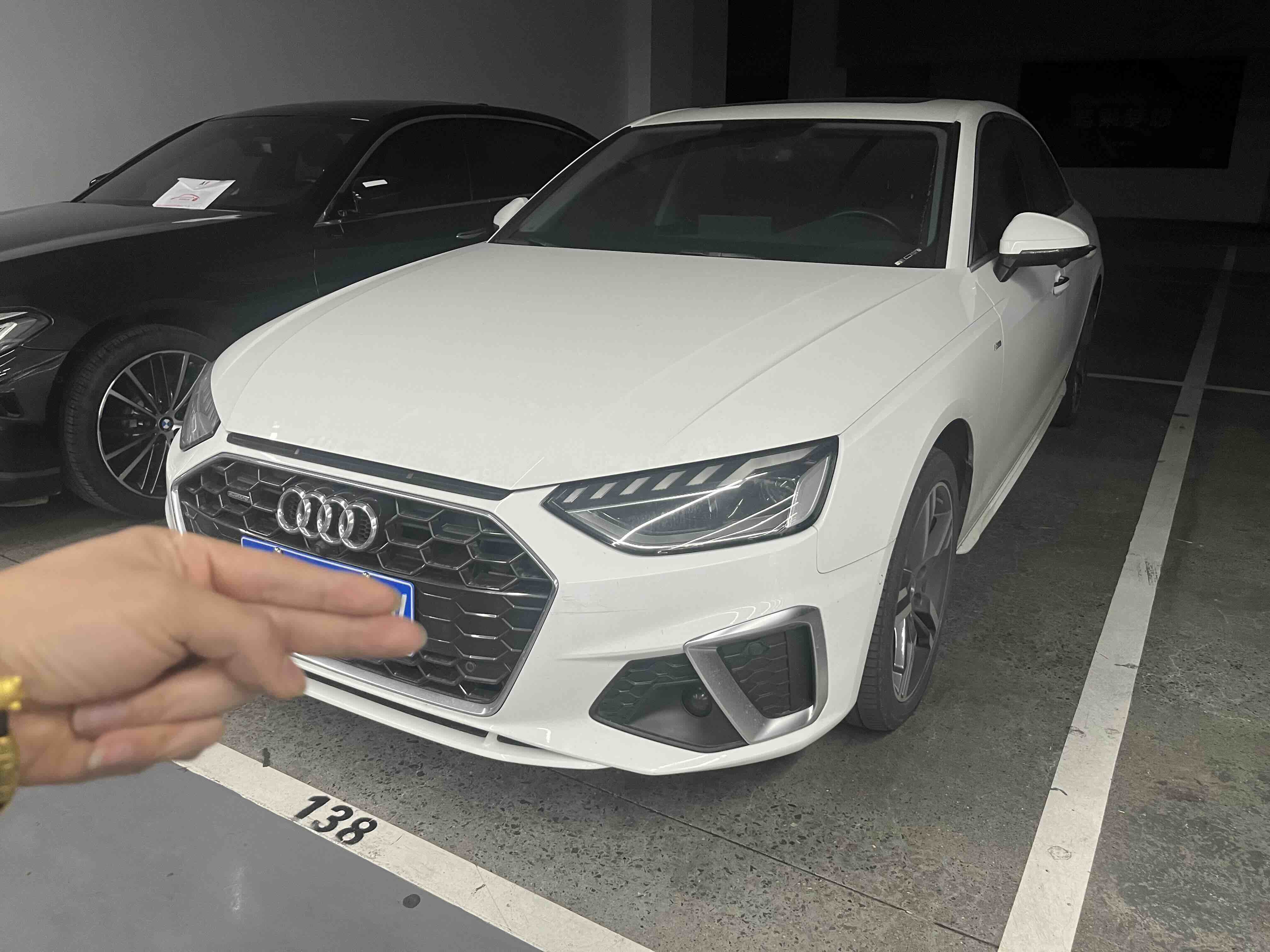 Audi A4L 2021 car image 