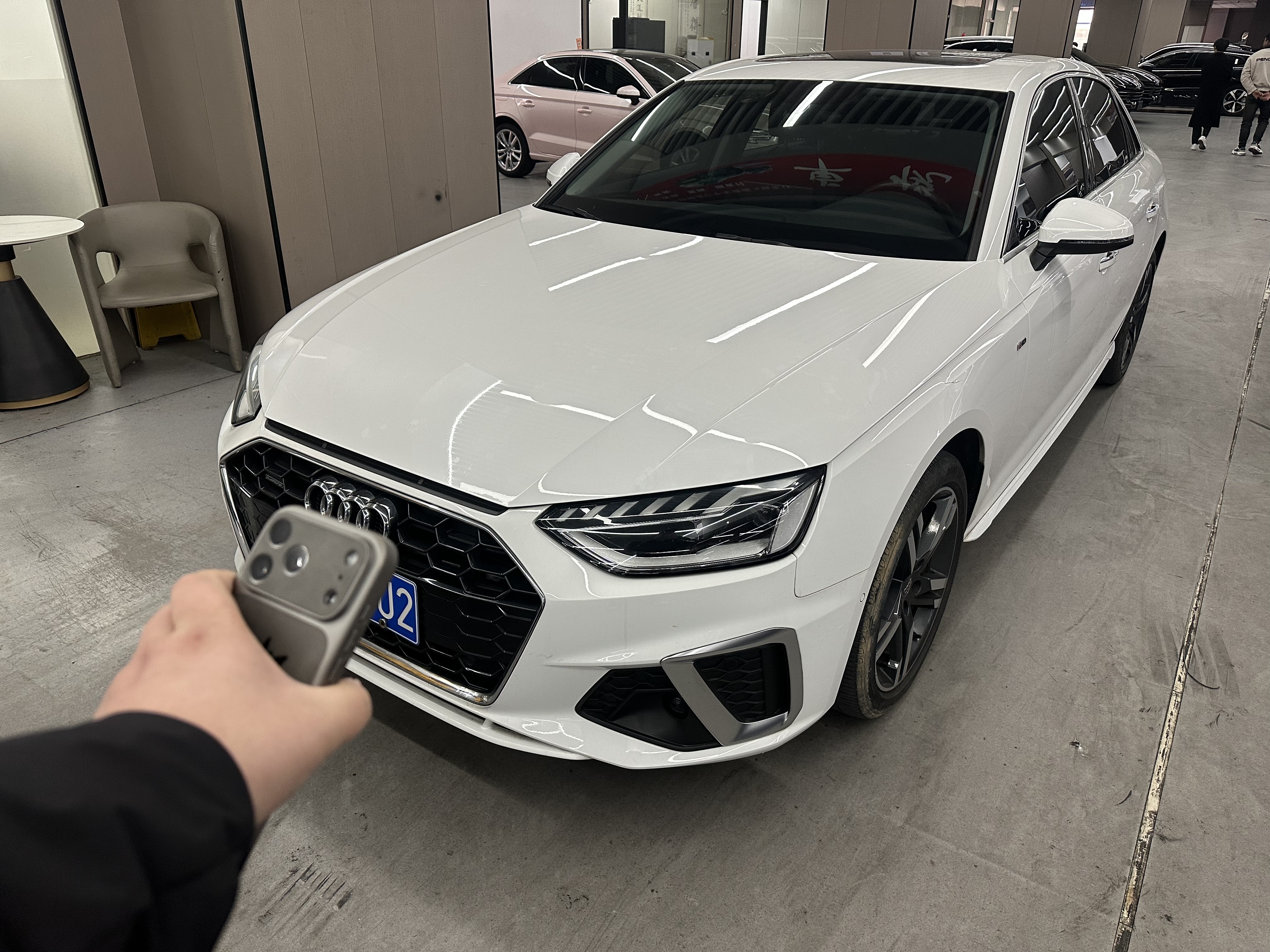 Audi A4L 2022 car image 