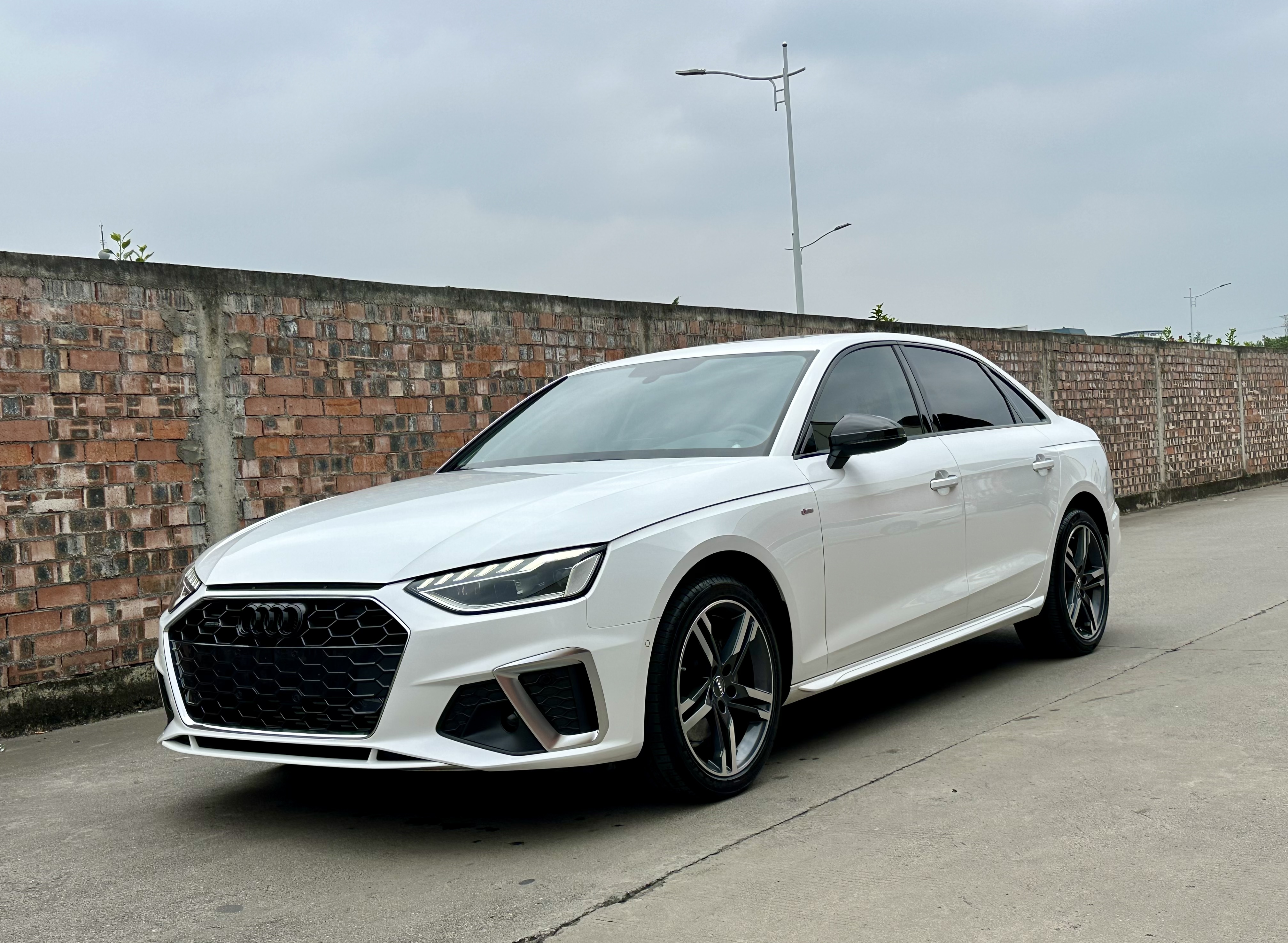 Audi A4L 2020 Audi A4L 2020 car image