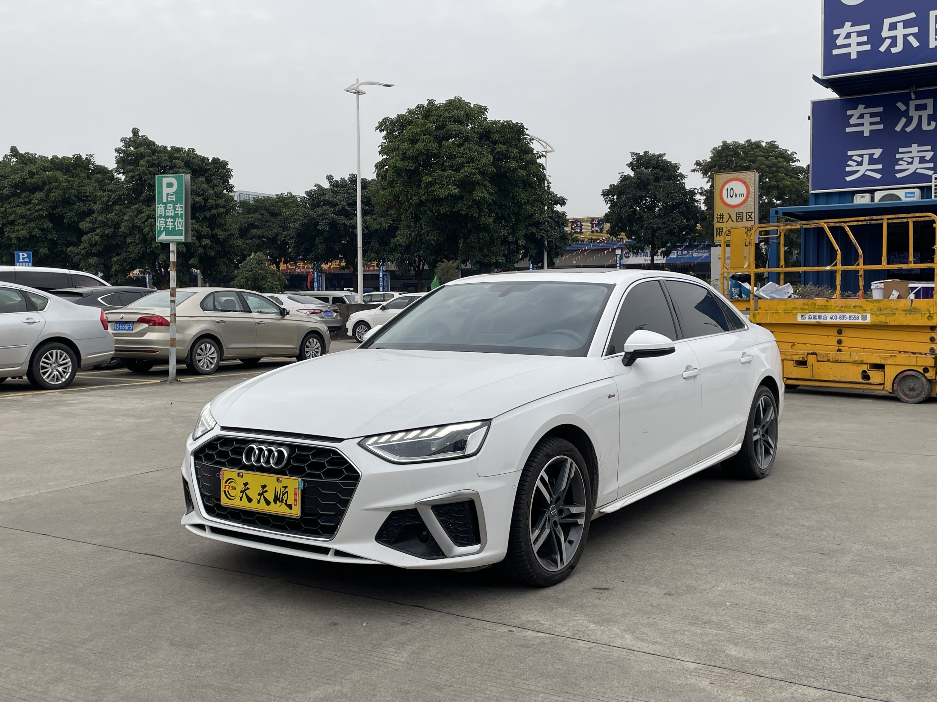 Audi A4L 2021 car image 