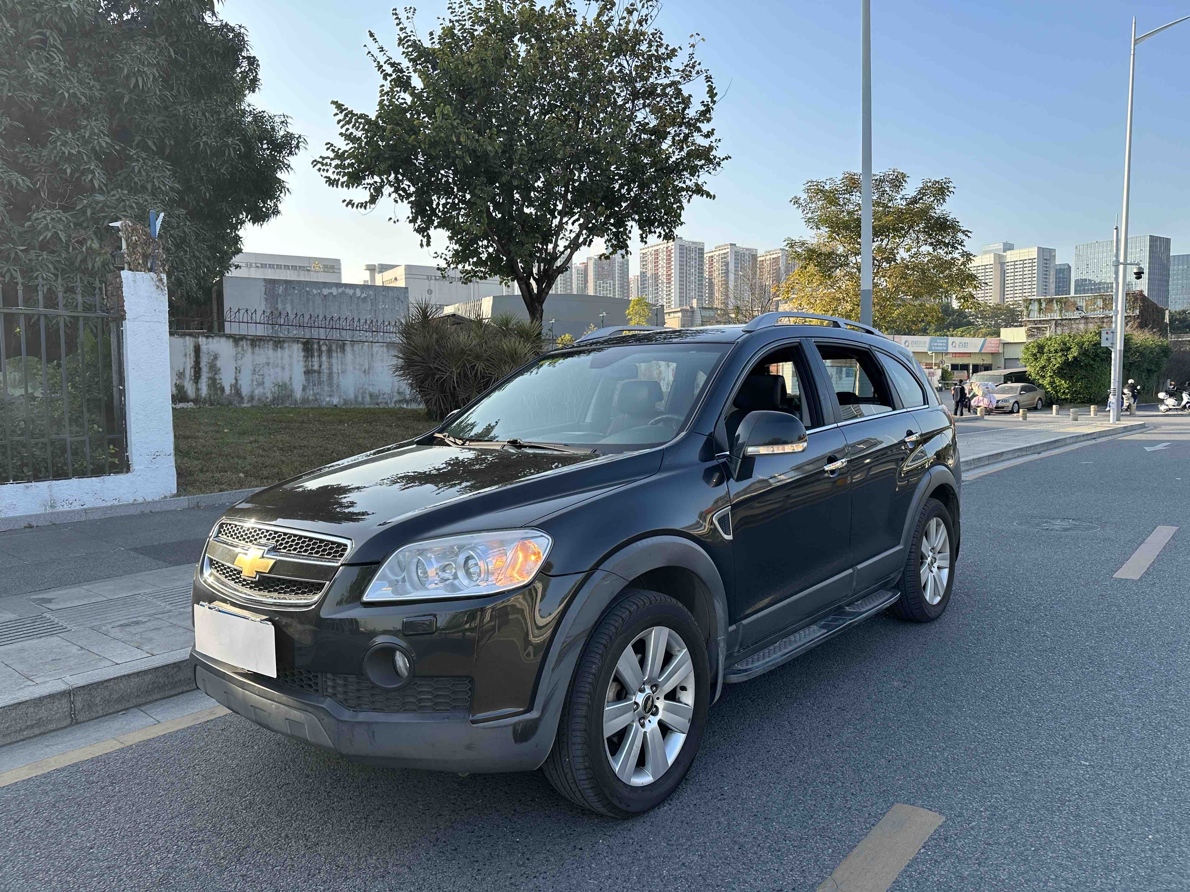 Chevrolet Captiva (Imported) 2011 car image 