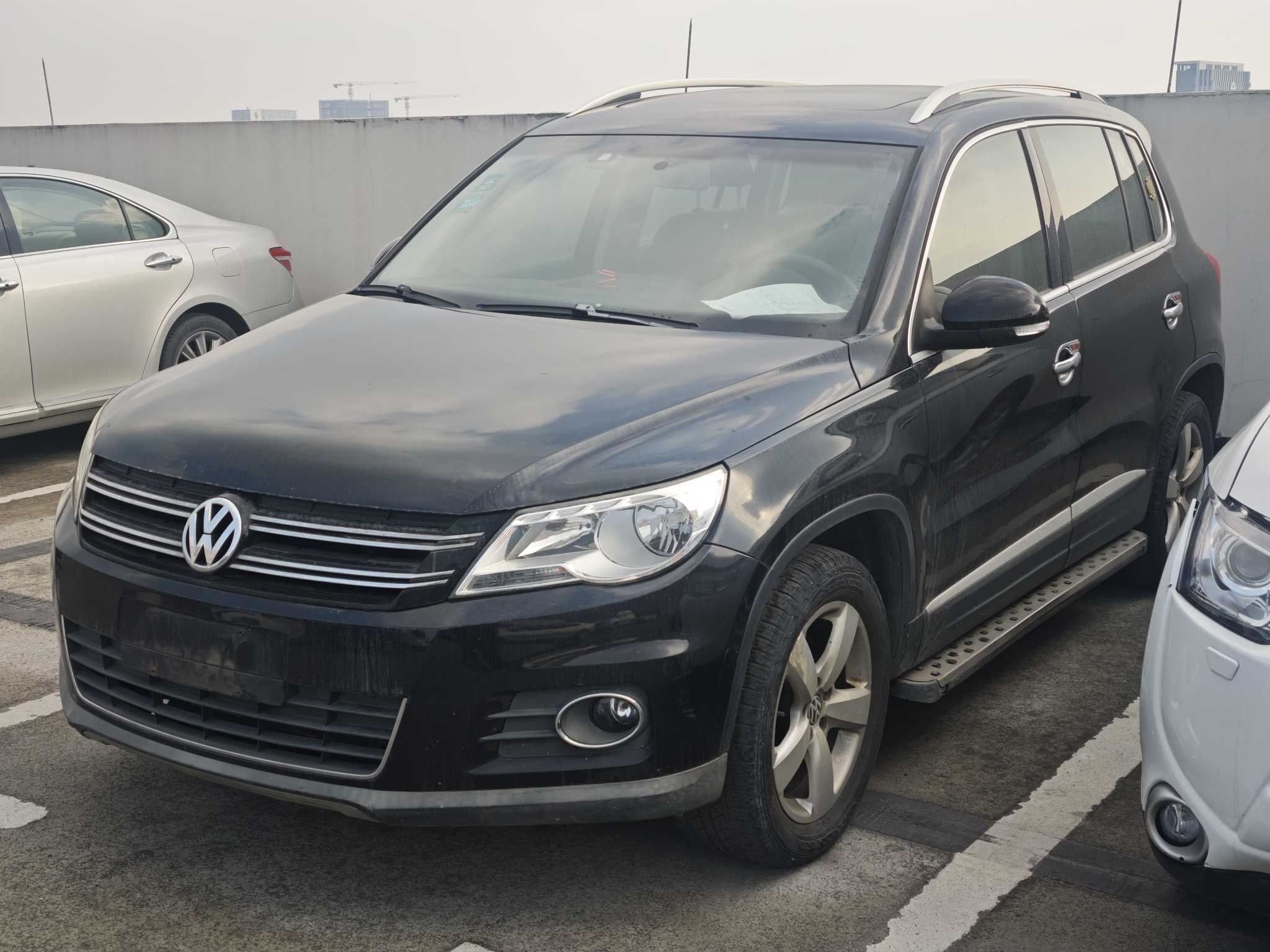 Volkswagen Tiguan 2011 car image 
