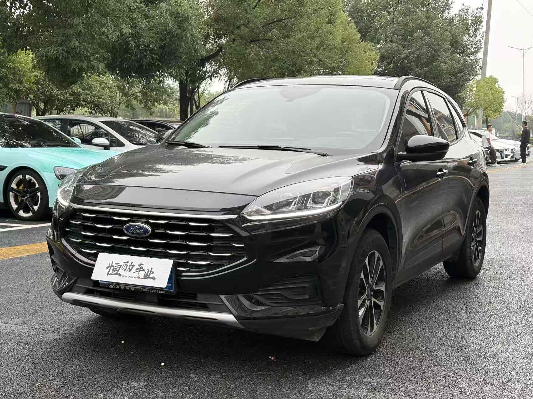 Ford Escape 2021 immagine di auto 