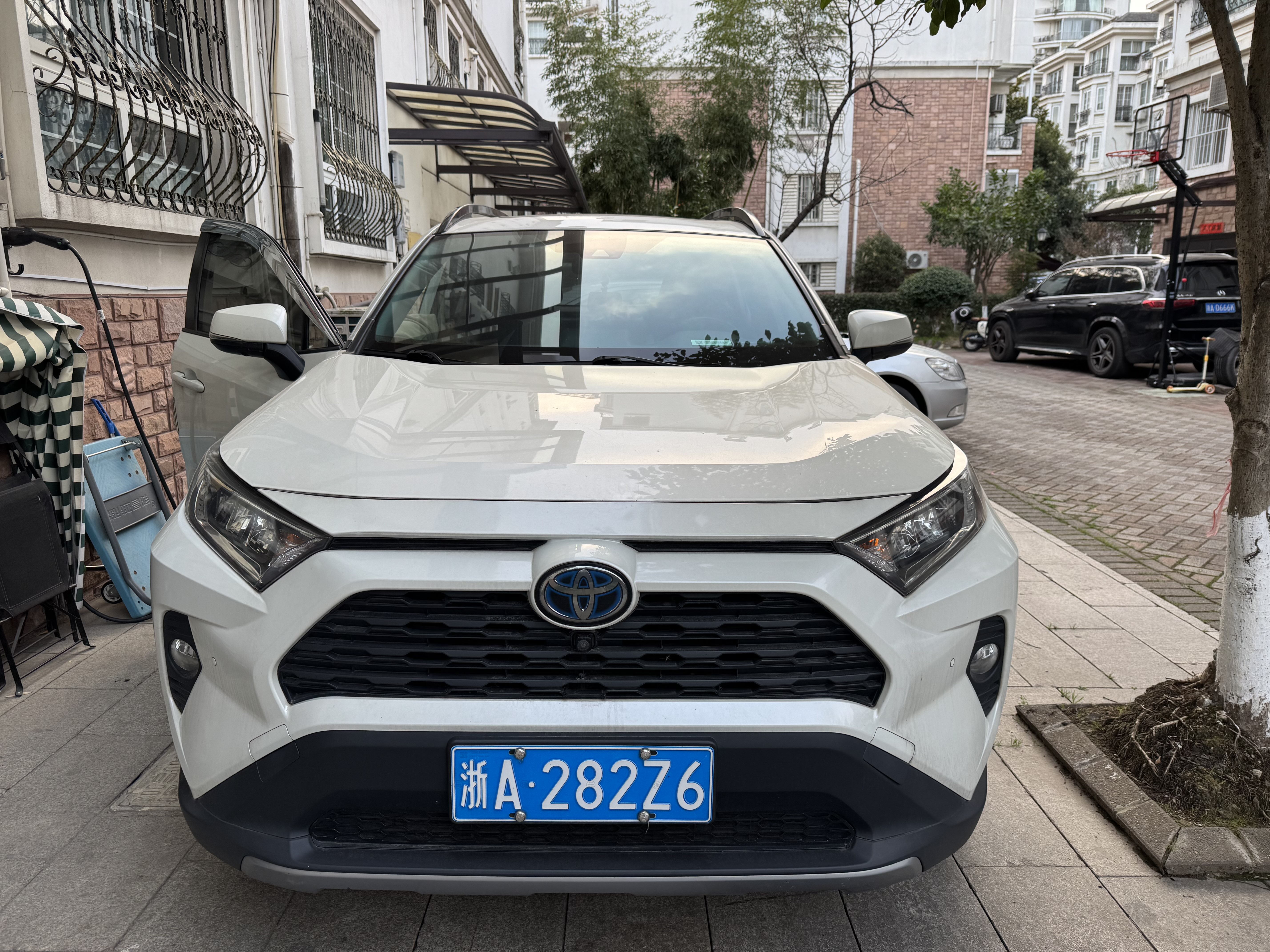 Toyota RAV4 2020 car image 